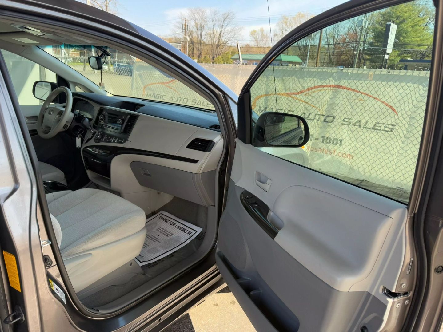 2013 Toyota Sienna - Image 18