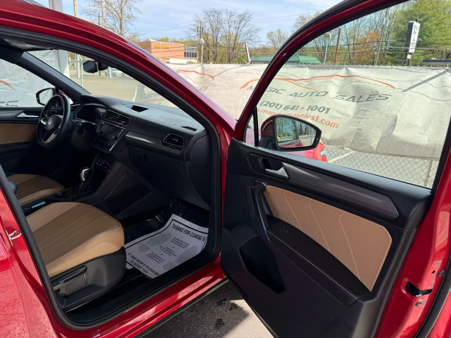 2022 Volkswagen Tiguan - Image 24