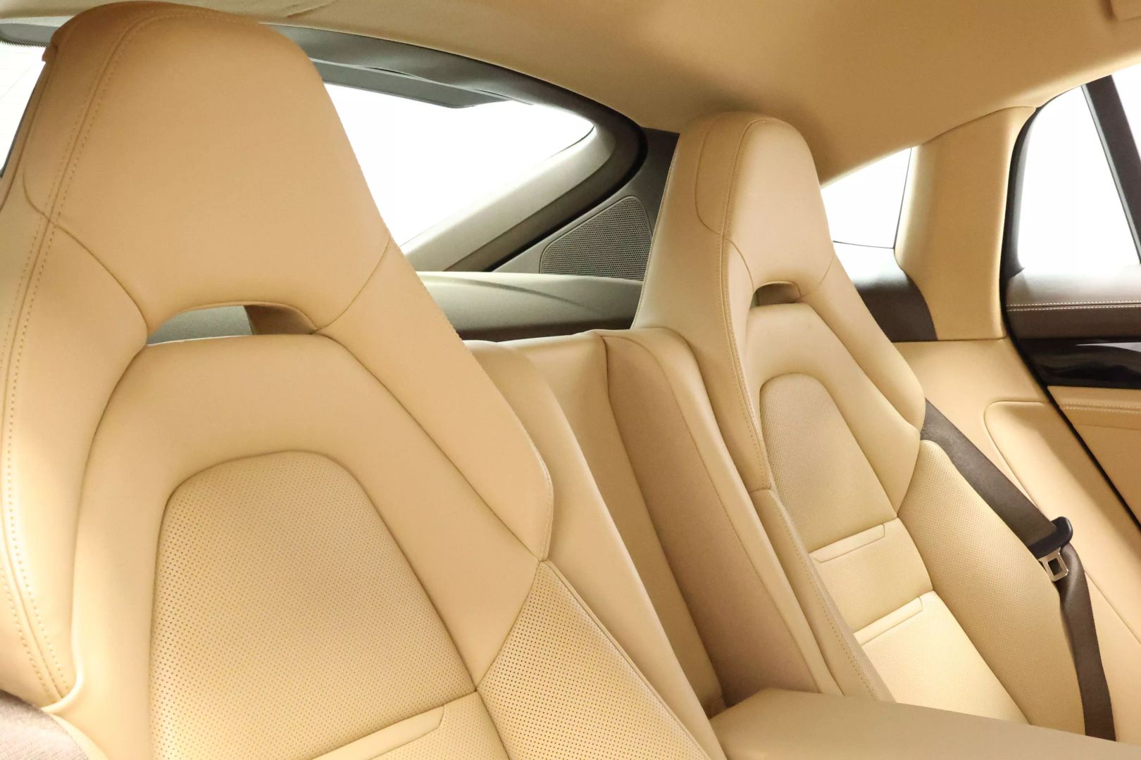 2017 Porsche Panamera - Image 73