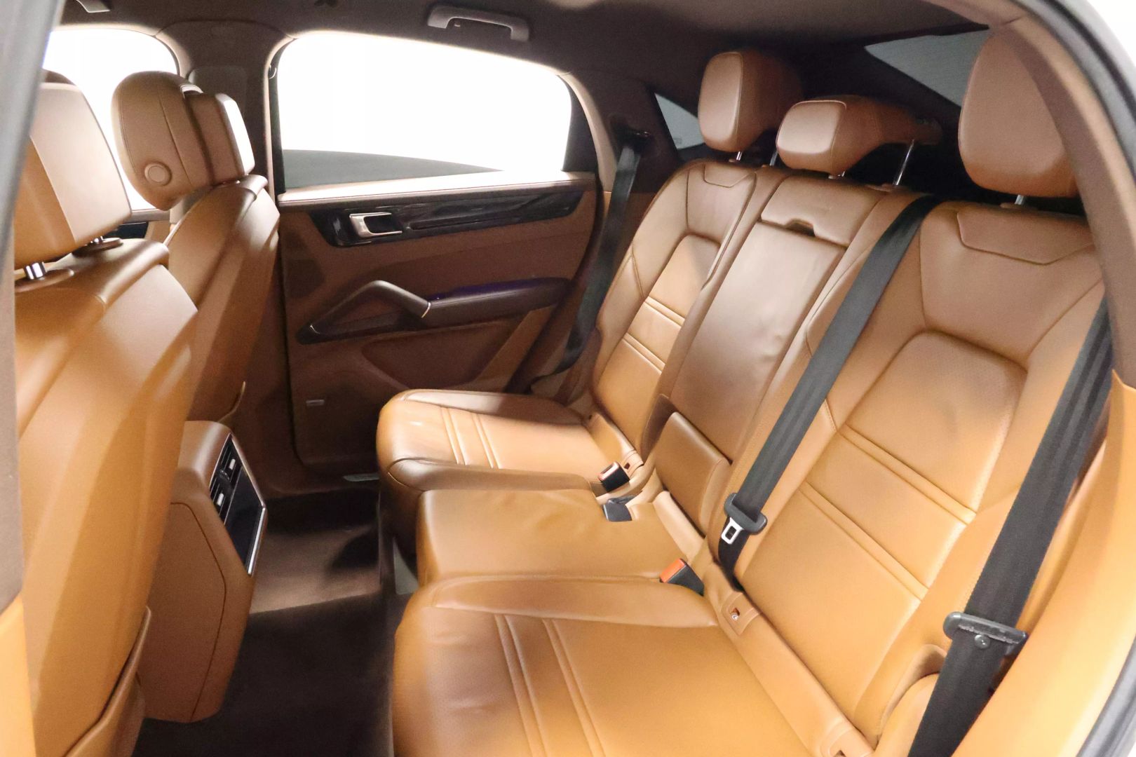 2021 Porsche Cayenne Coupe - Image 3