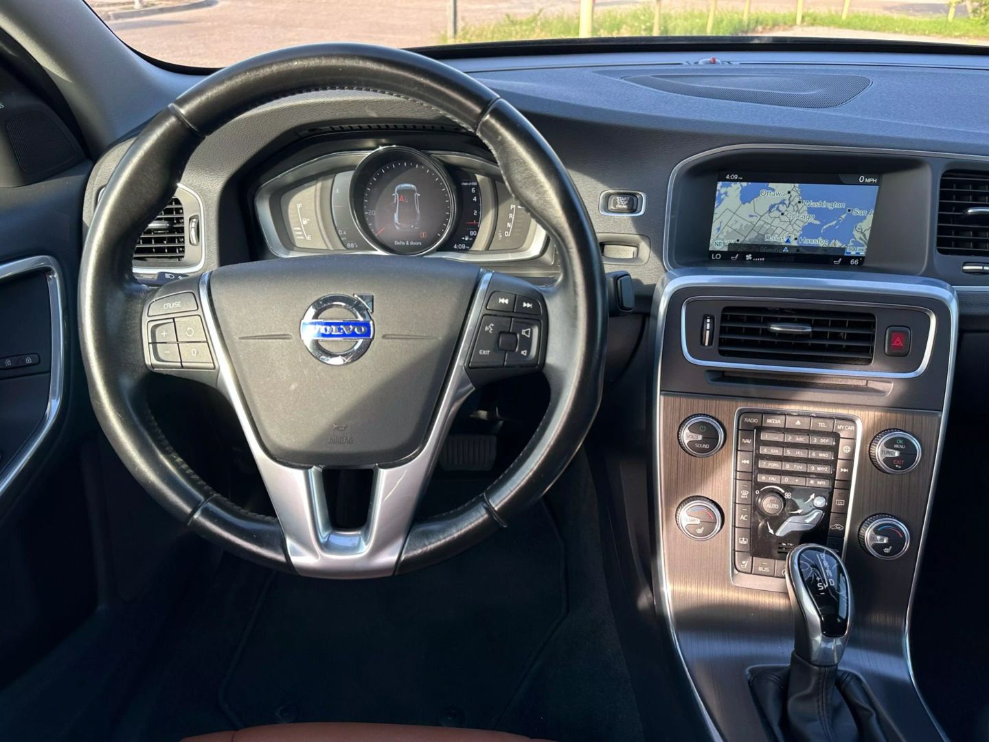 2016 Volvo S60 - Image 25