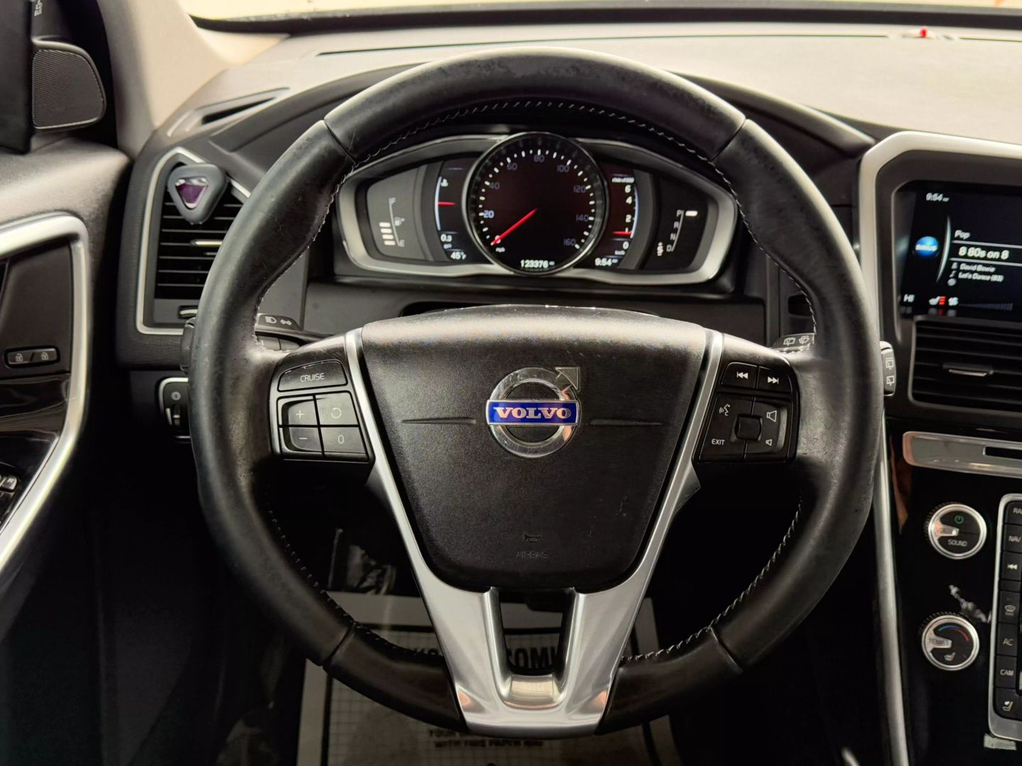 2016 Volvo Xc60 - Image 32