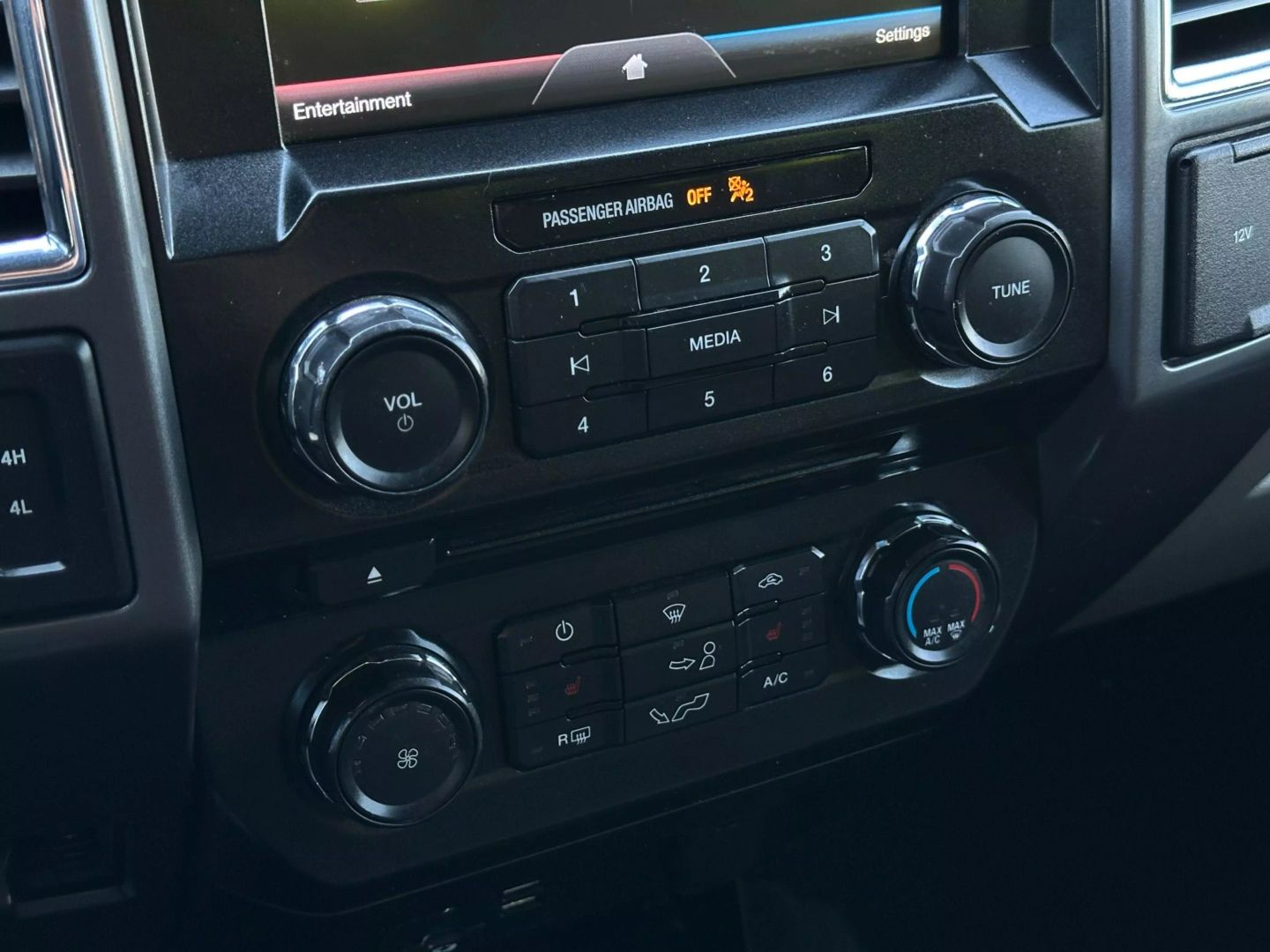 2015 Ford F150 Supercrew Cab - Image 29