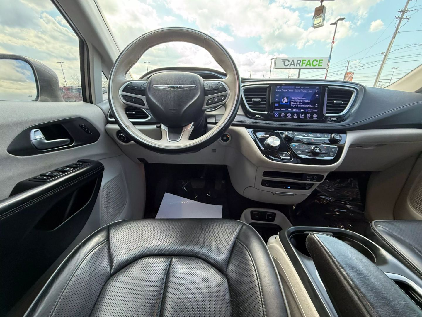 2017 Chrysler Pacifica - Image 34