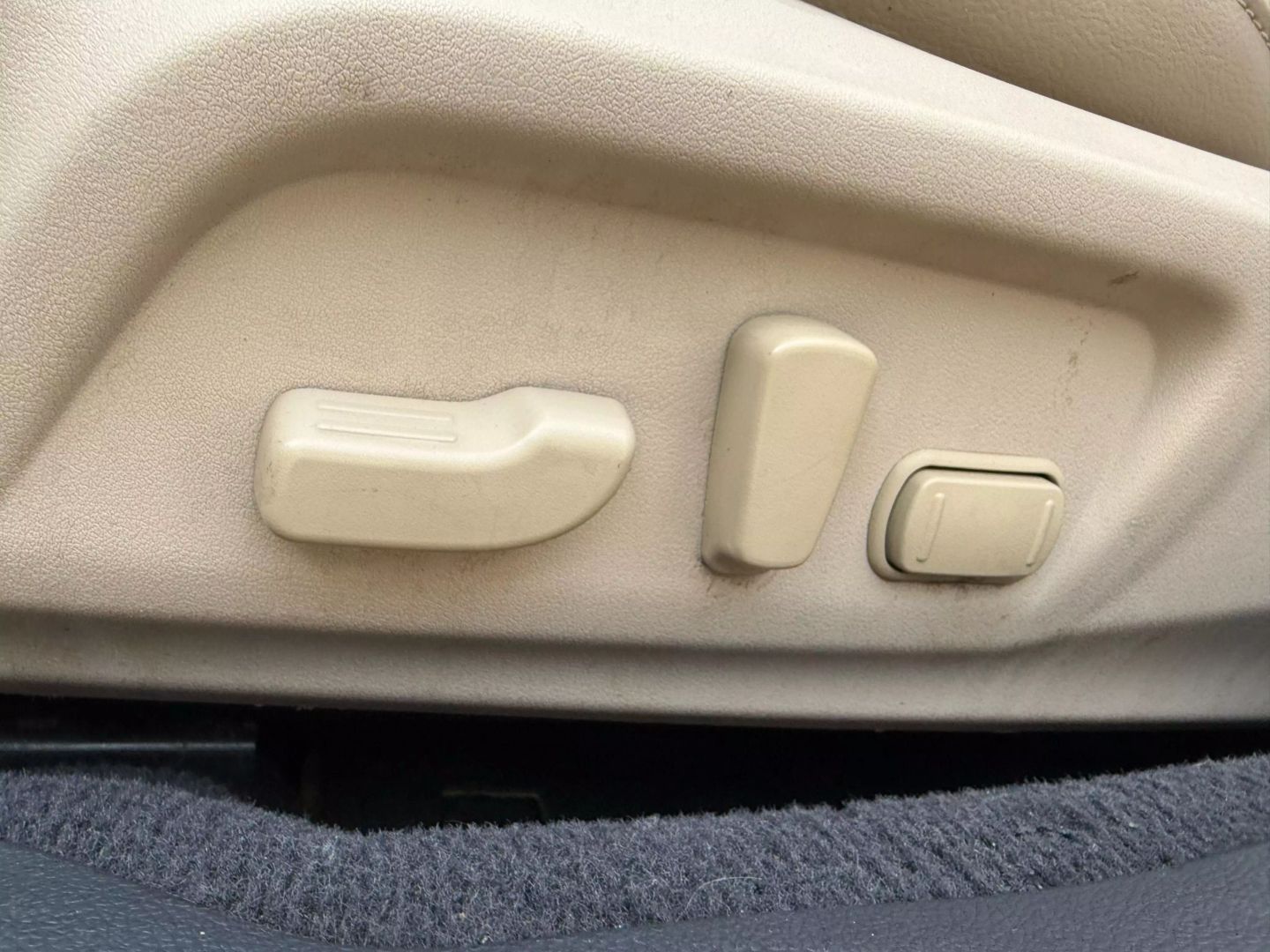 2015 Subaru Legacy - Image 18