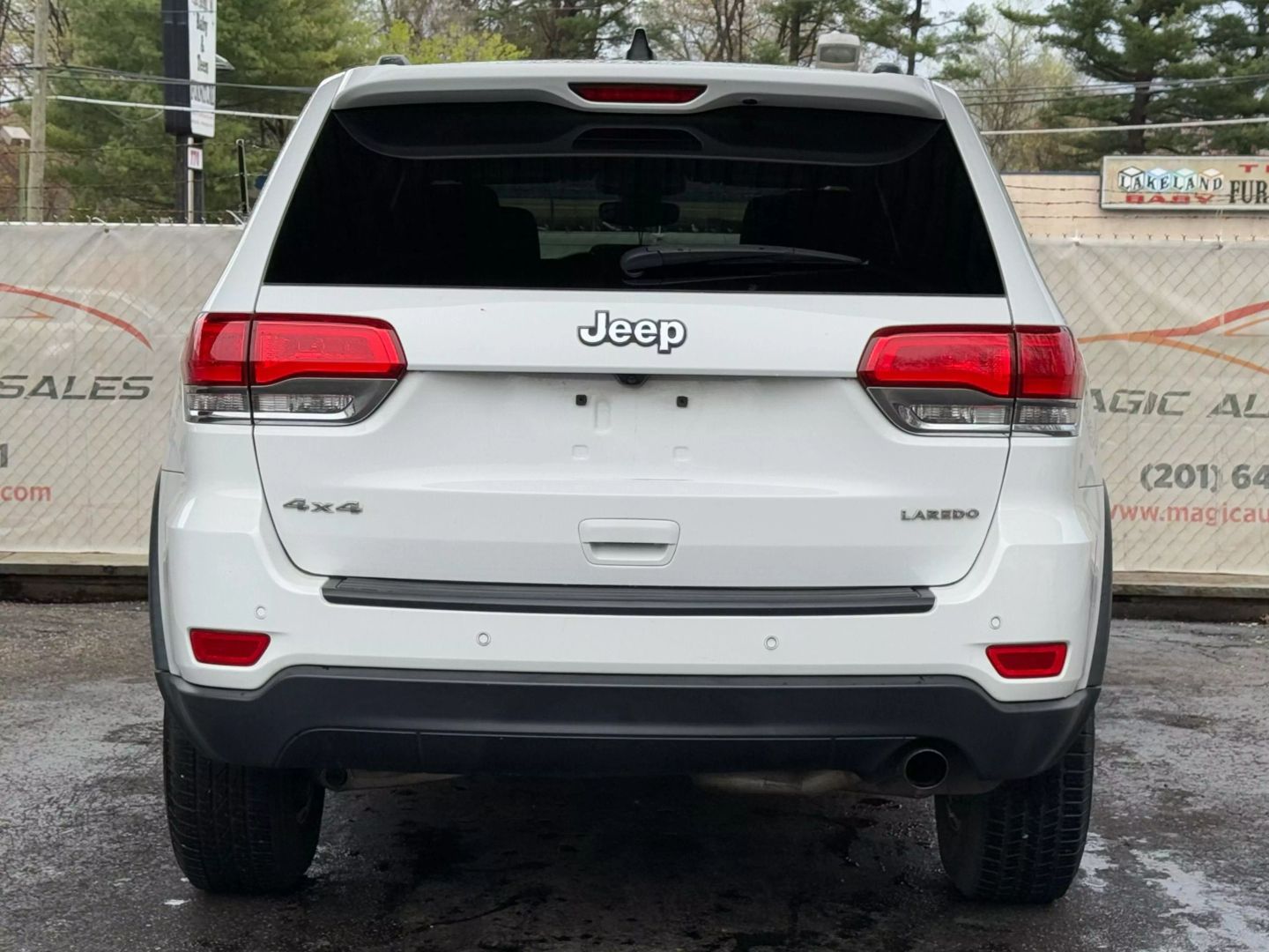2017 Jeep Grand Cherokee - Image 10