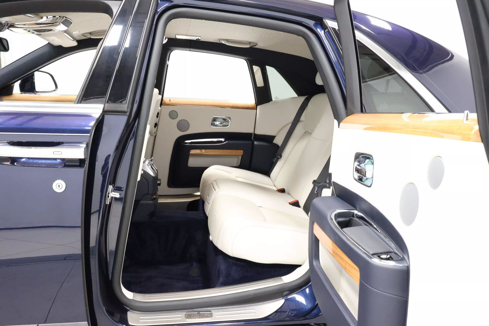 2018 Rolls-royce Ghost - Image 50