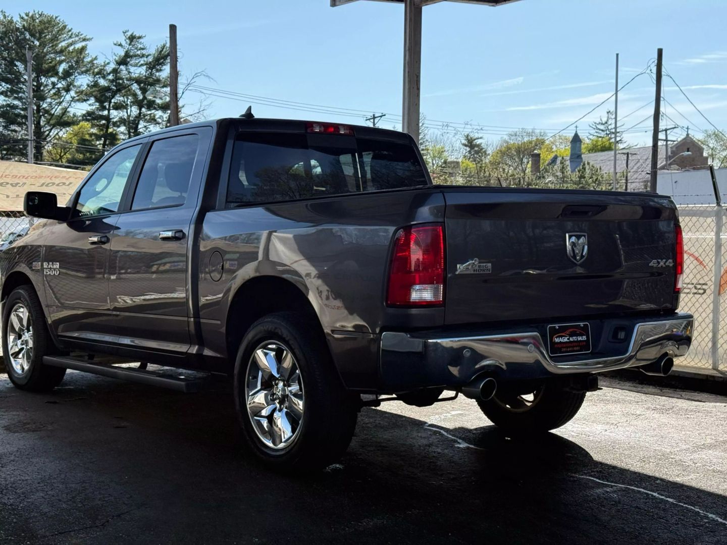 2017 Ram 1500 Crew Cab - Image 11