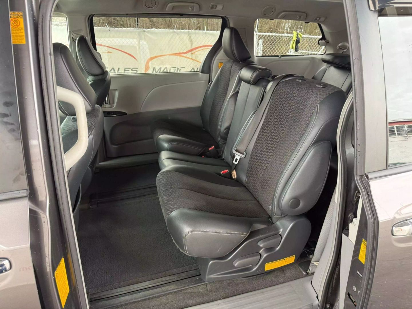 2013 Toyota Sienna - Image 17
