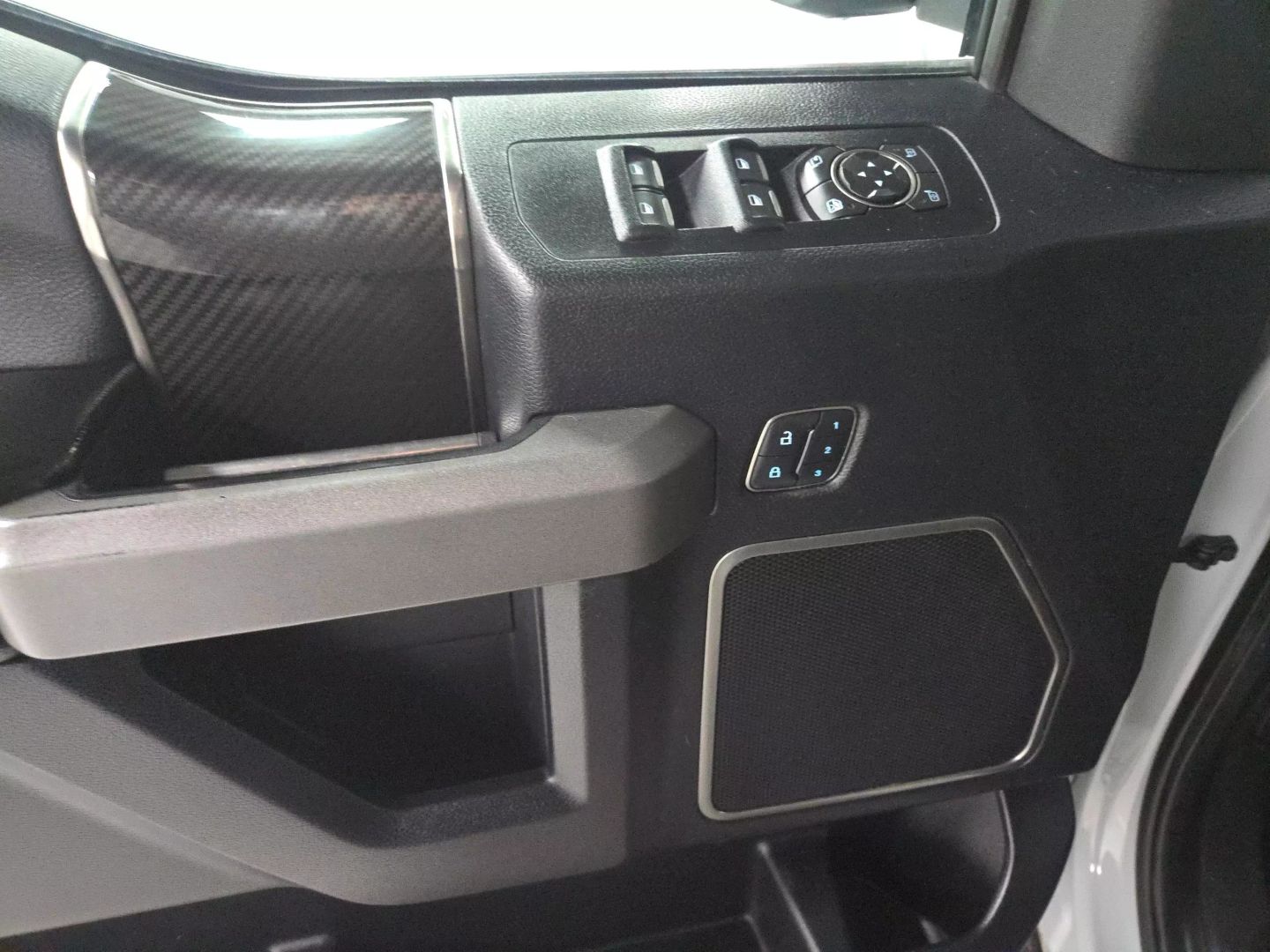 2017 Ford F150 Supercrew Cab - Image 27