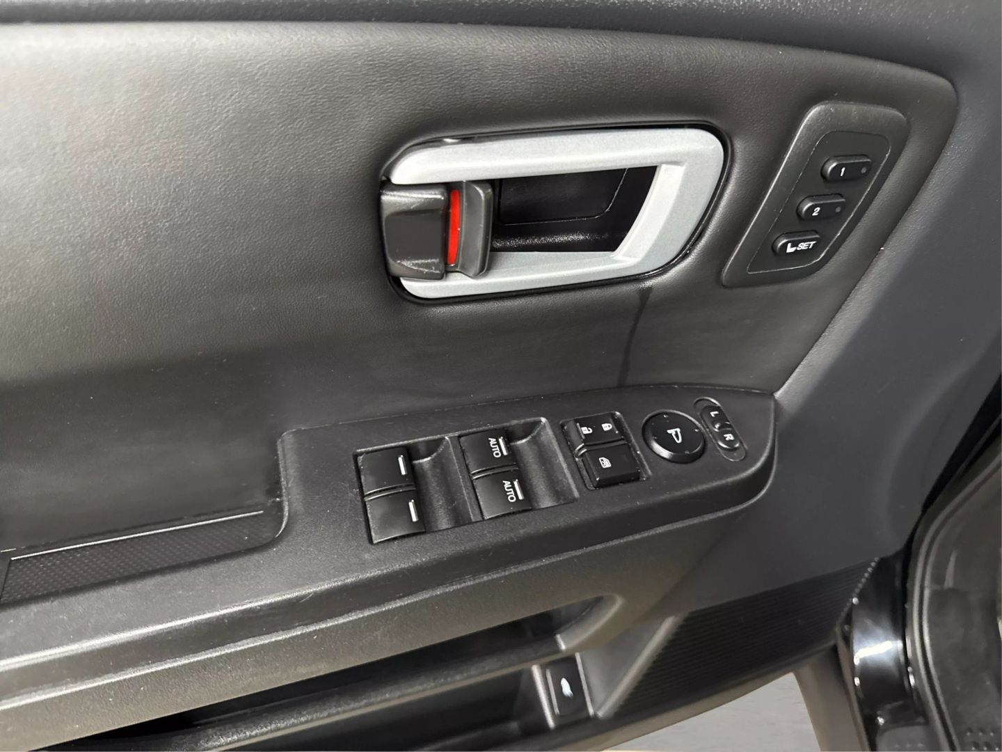 2015 Honda Pilot - Image 26