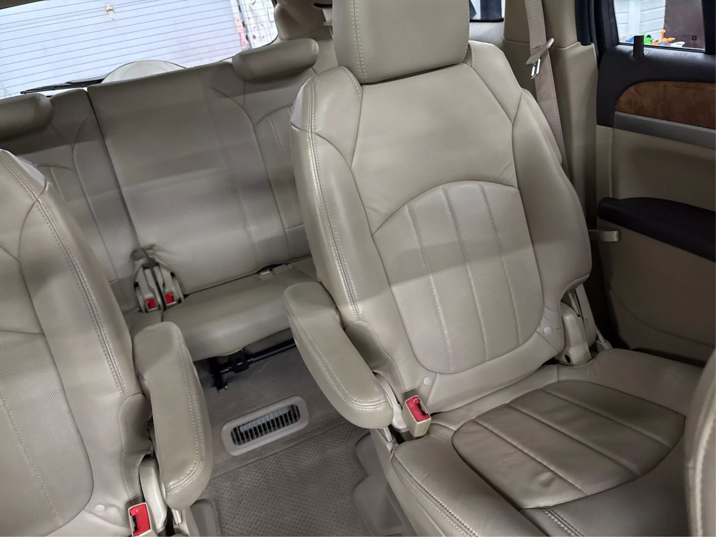 2012 Buick Enclave - Image 31