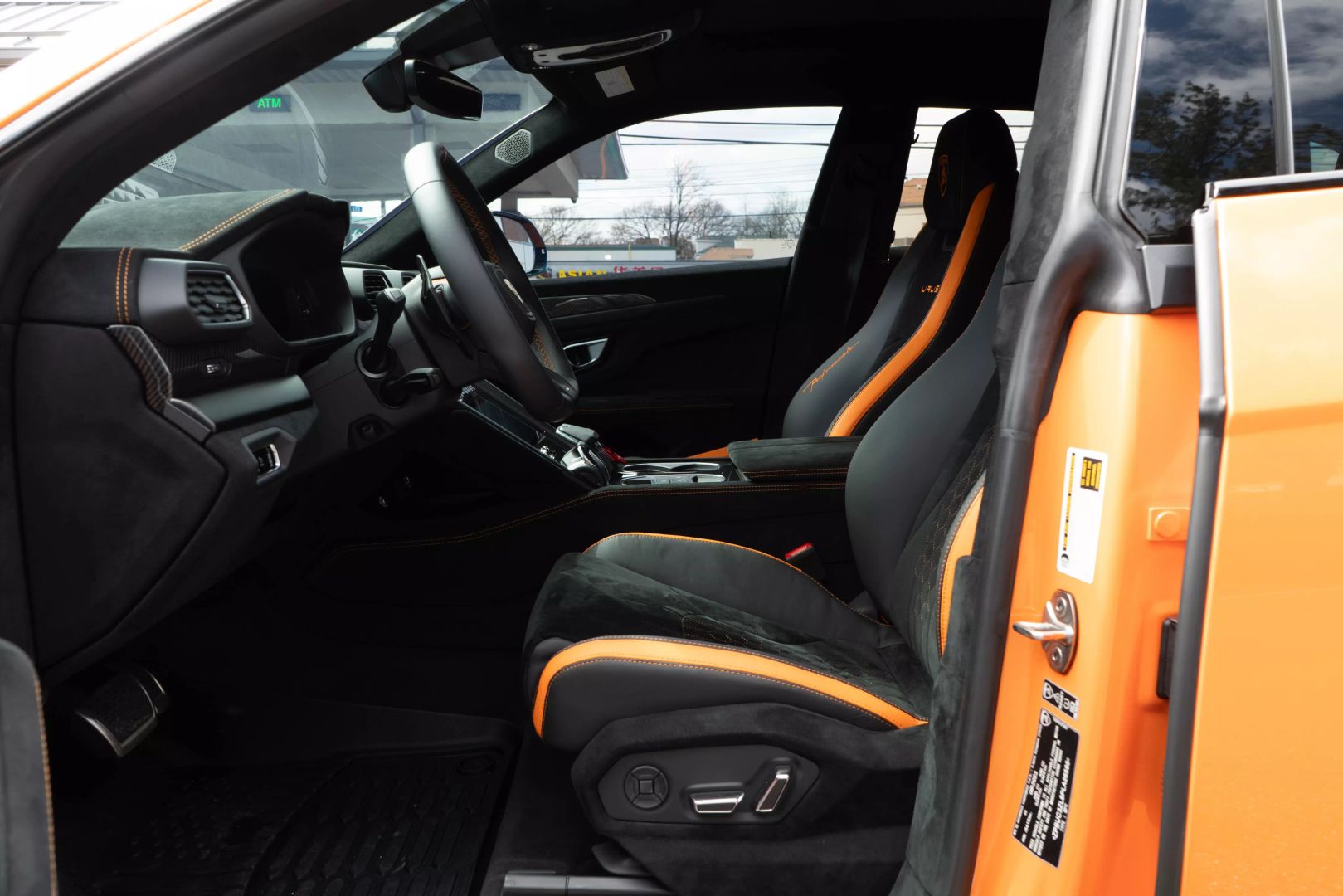 2023 Lamborghini Urus - Image 31