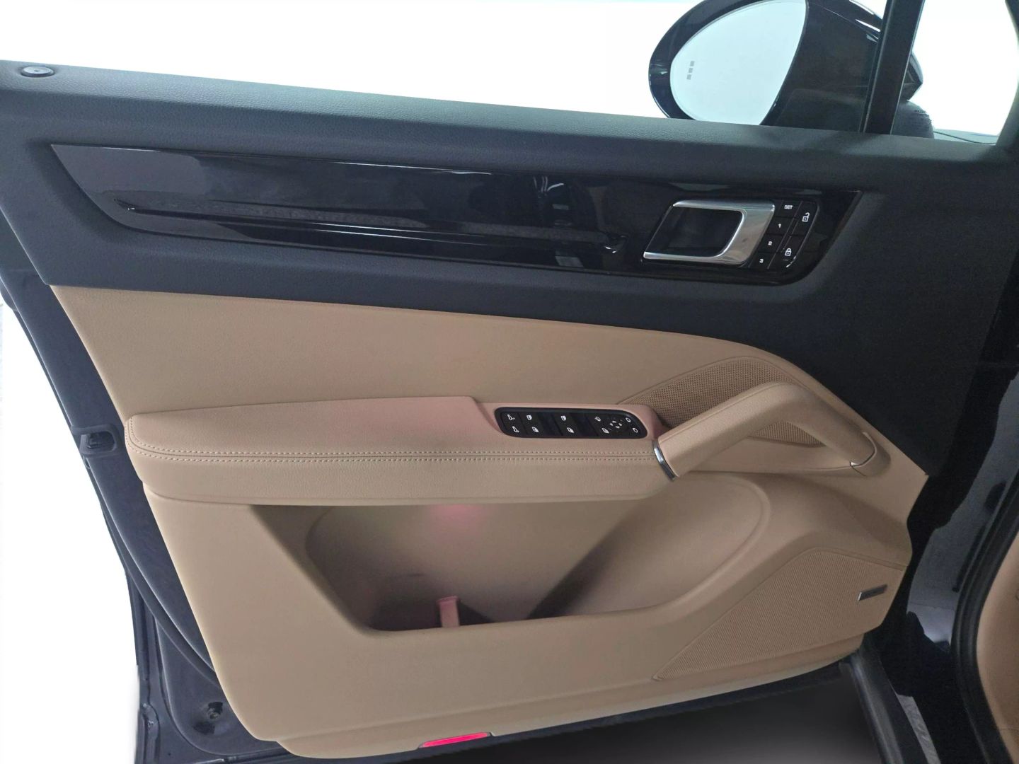 2021 Porsche Cayenne - Image 21
