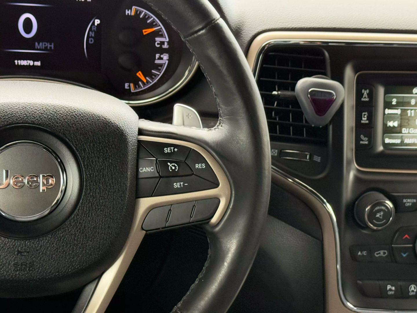 2017 Jeep Grand Cherokee - Image 33