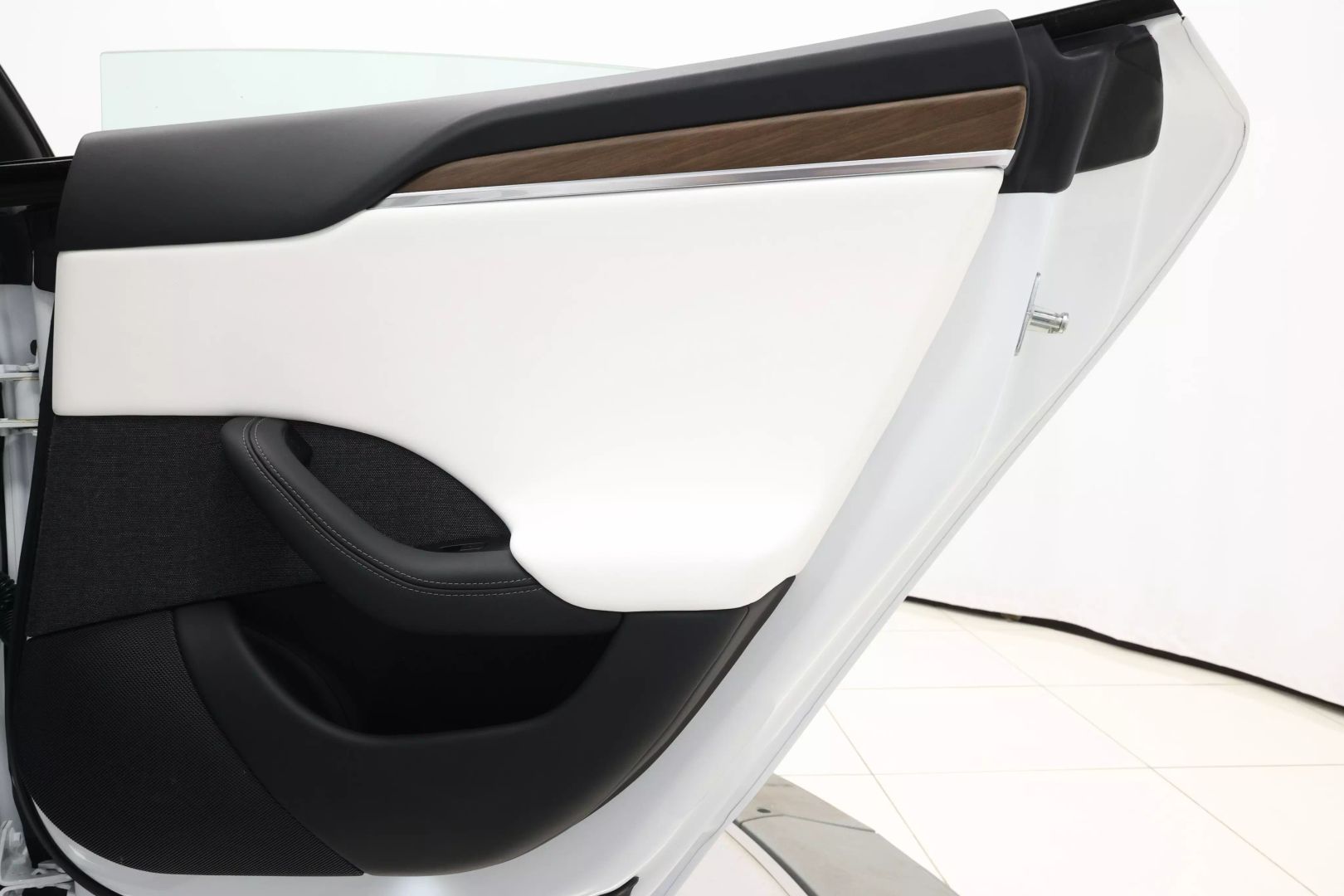 2022 Tesla Model S - Image 61