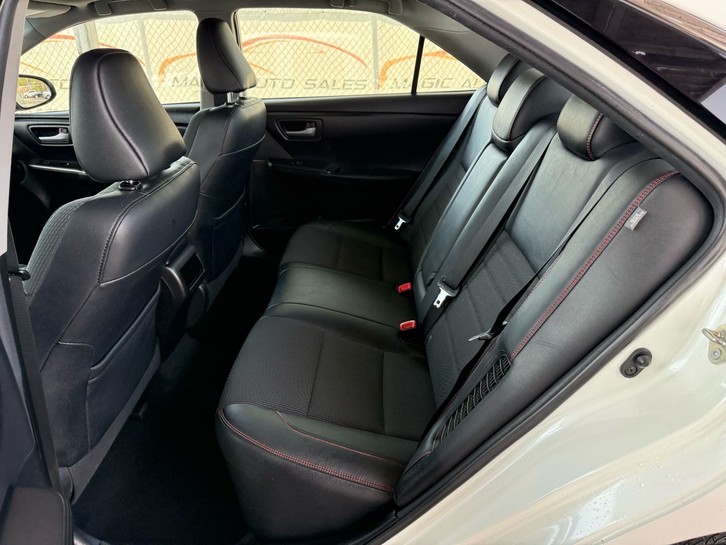 2016 Toyota Camry - Image 18