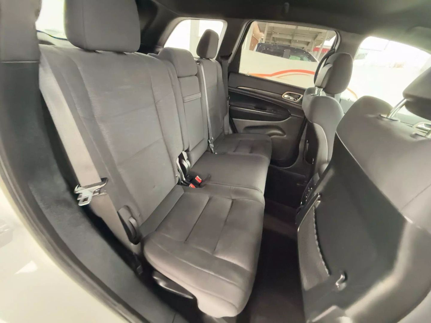 2017 Jeep Grand Cherokee - Image 23