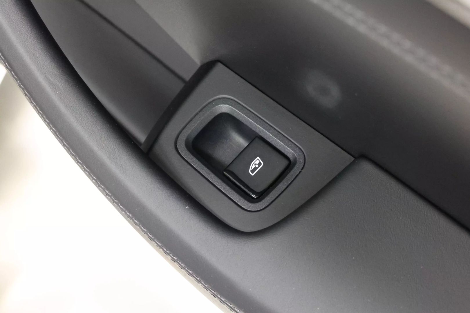 2017 Porsche Panamera - Image 82