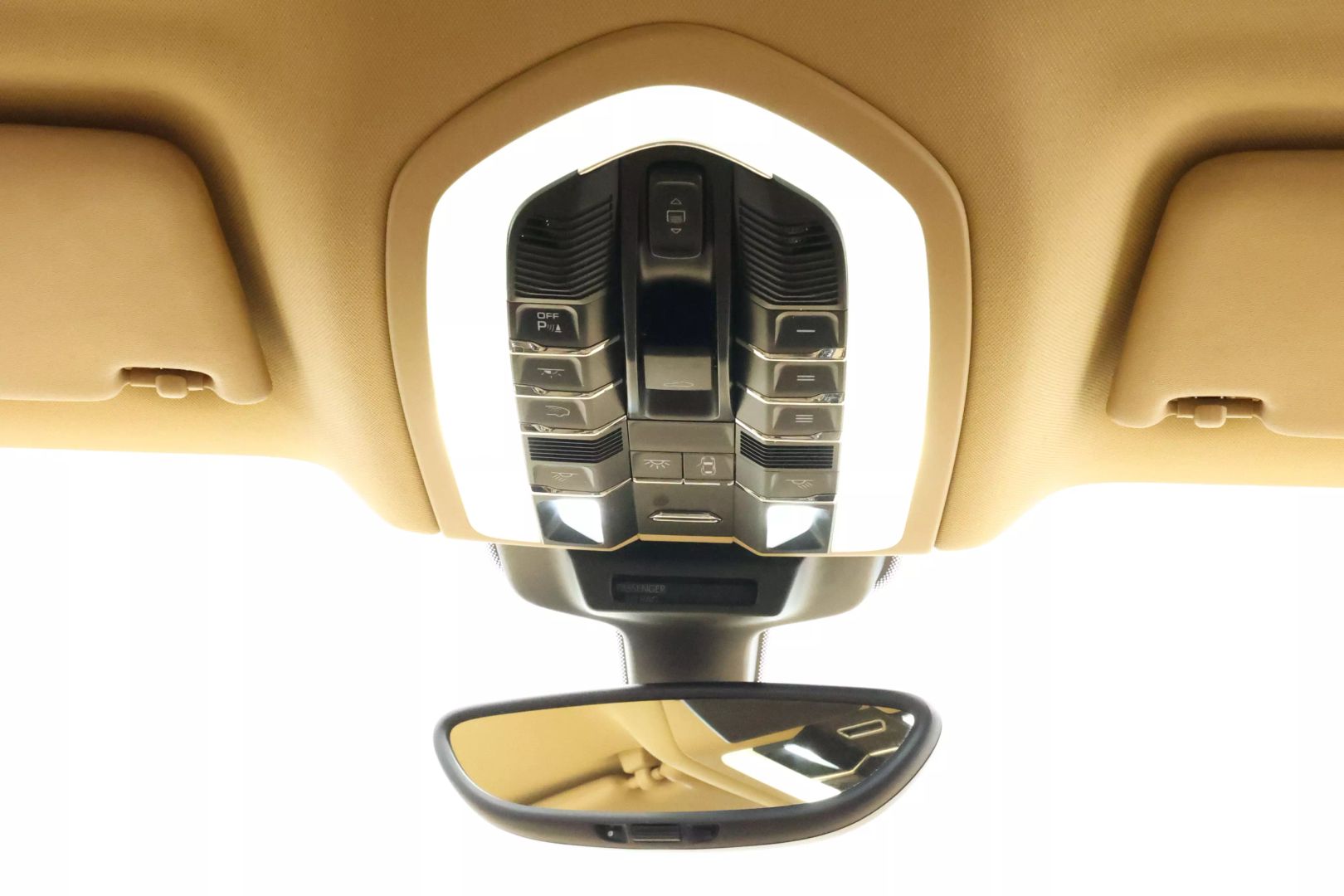 2016 Porsche Macan - Image 40