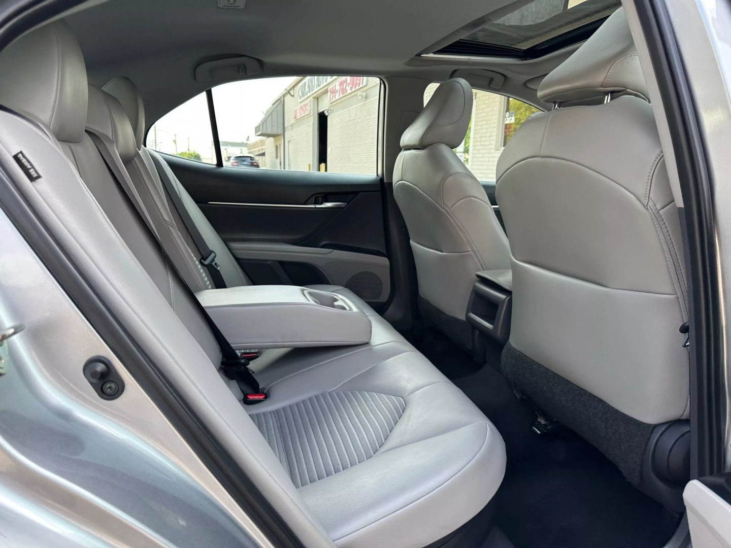 2020 Toyota Camry Hybrid - Image 23