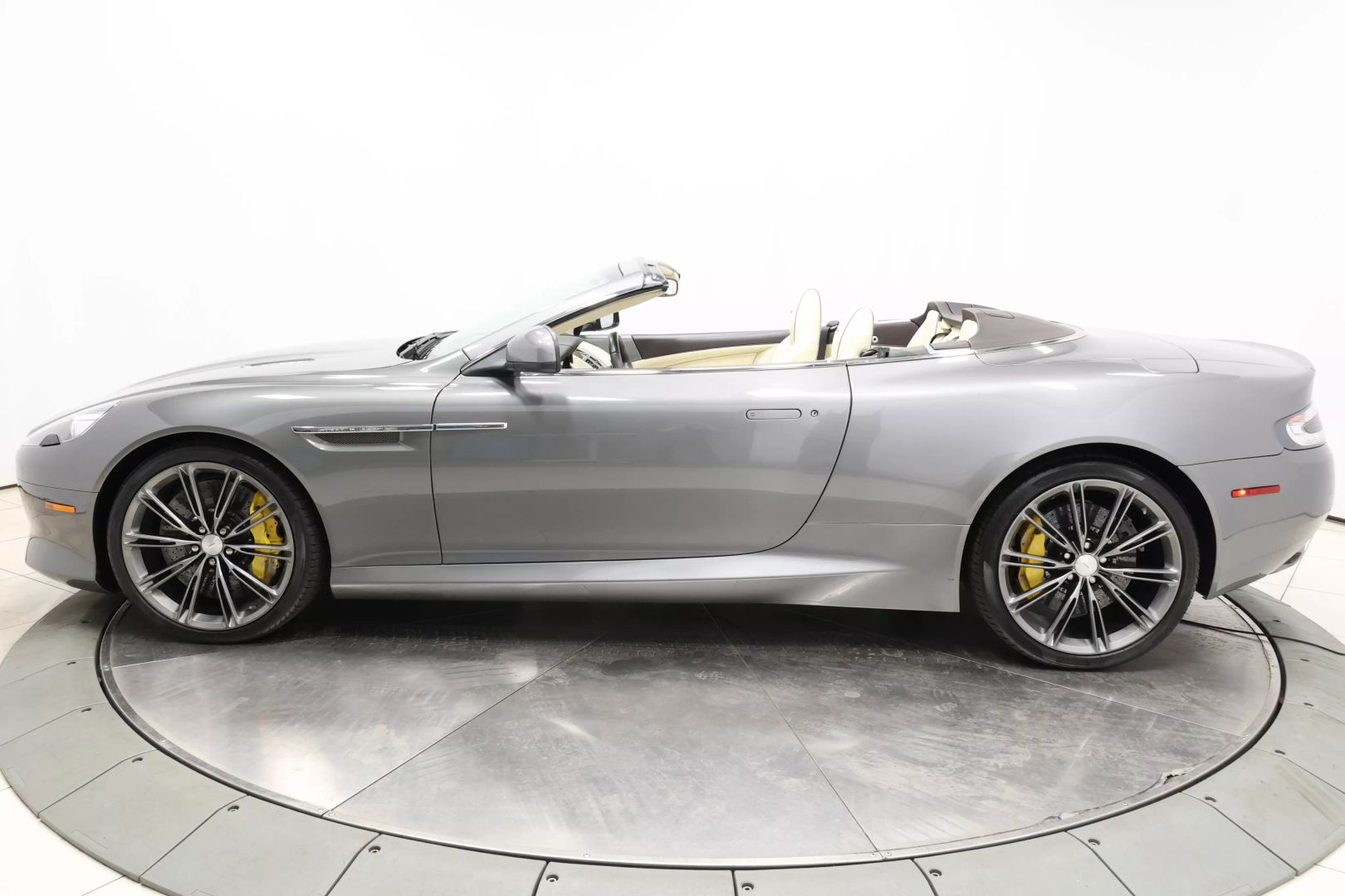 2012 Aston Martin Virage - Image 6