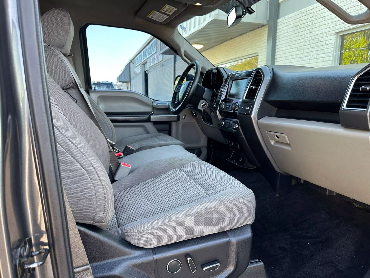 2015 Ford F150 Supercrew Cab - Image 19