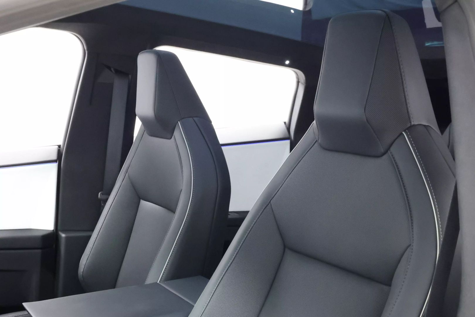 2024 Tesla Cybertruck - Image 20
