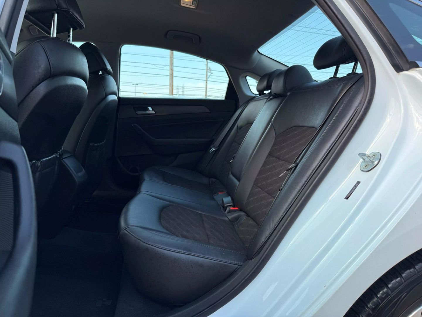 2015 Hyundai Sonata - Image 19