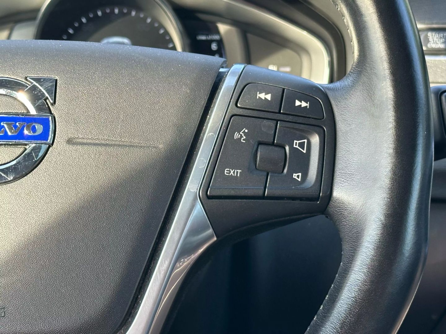 2016 Volvo S60 - Image 28