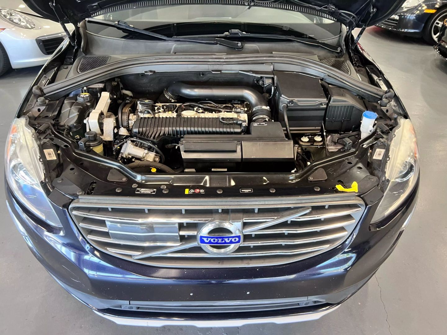 2016 Volvo Xc60 T5 Platinum Sport Utility 4d - Image 25
