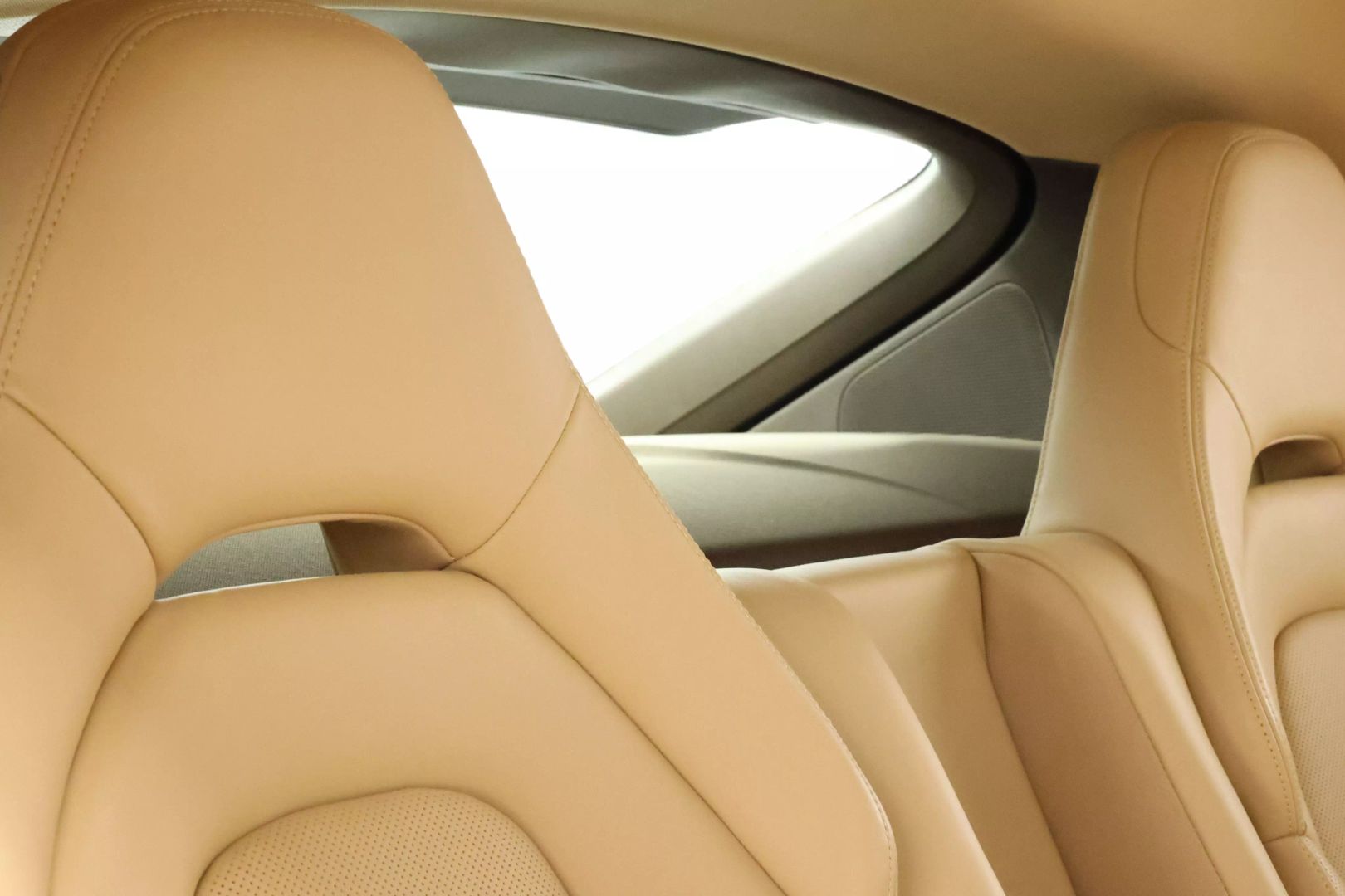 2017 Porsche Panamera - Image 74