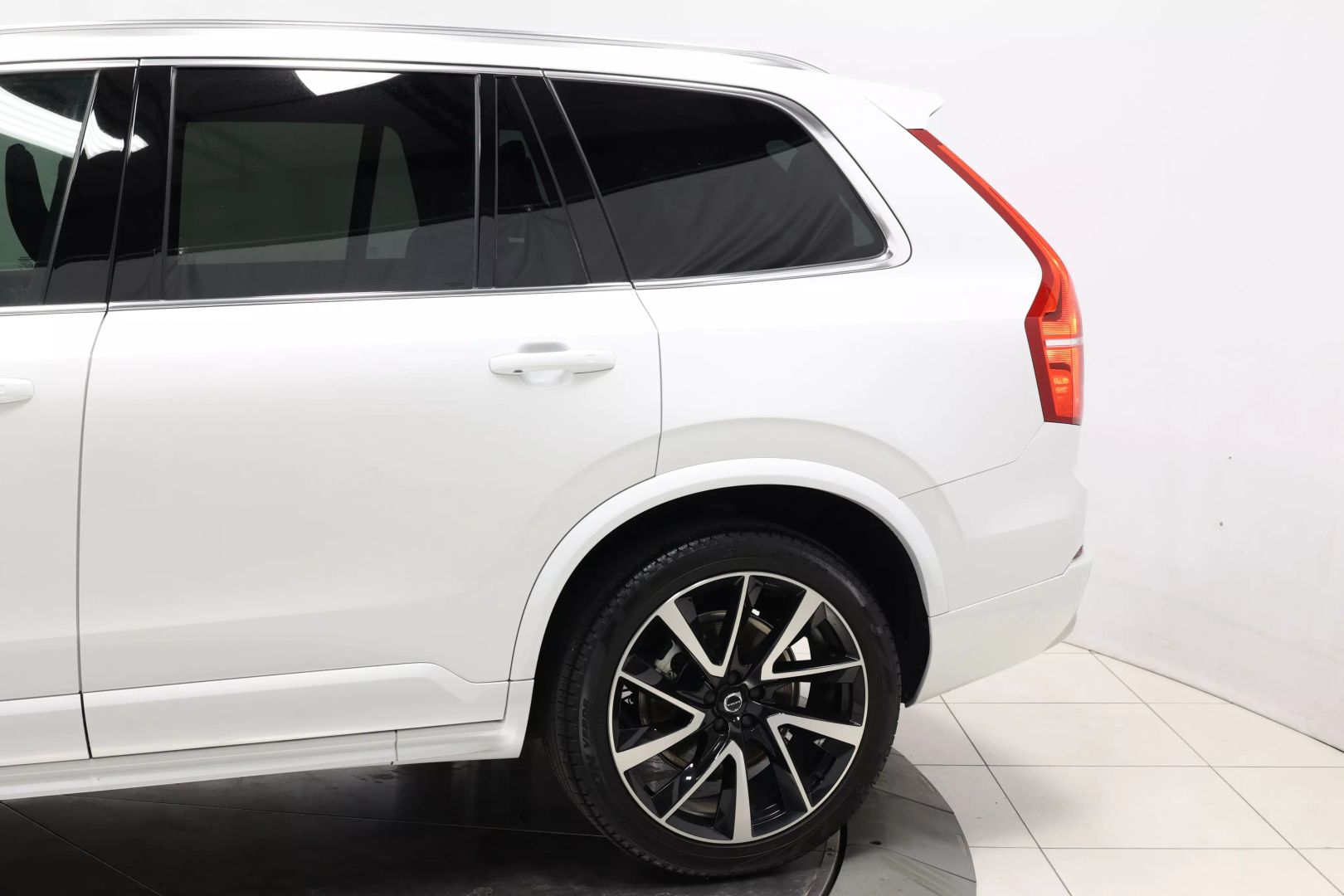 2022 Volvo Xc90 - Image 8