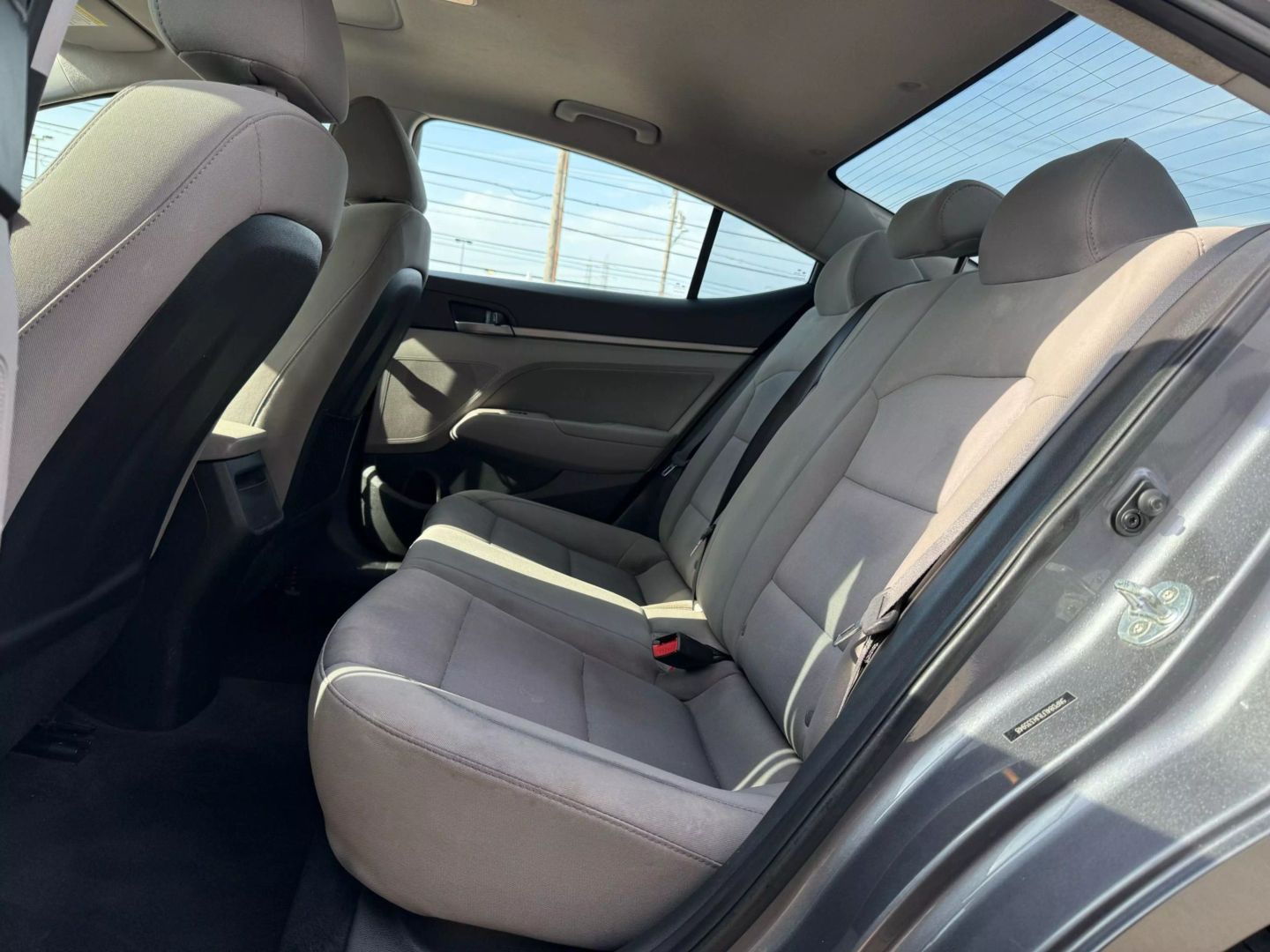 2018 Hyundai Elantra - Image 19