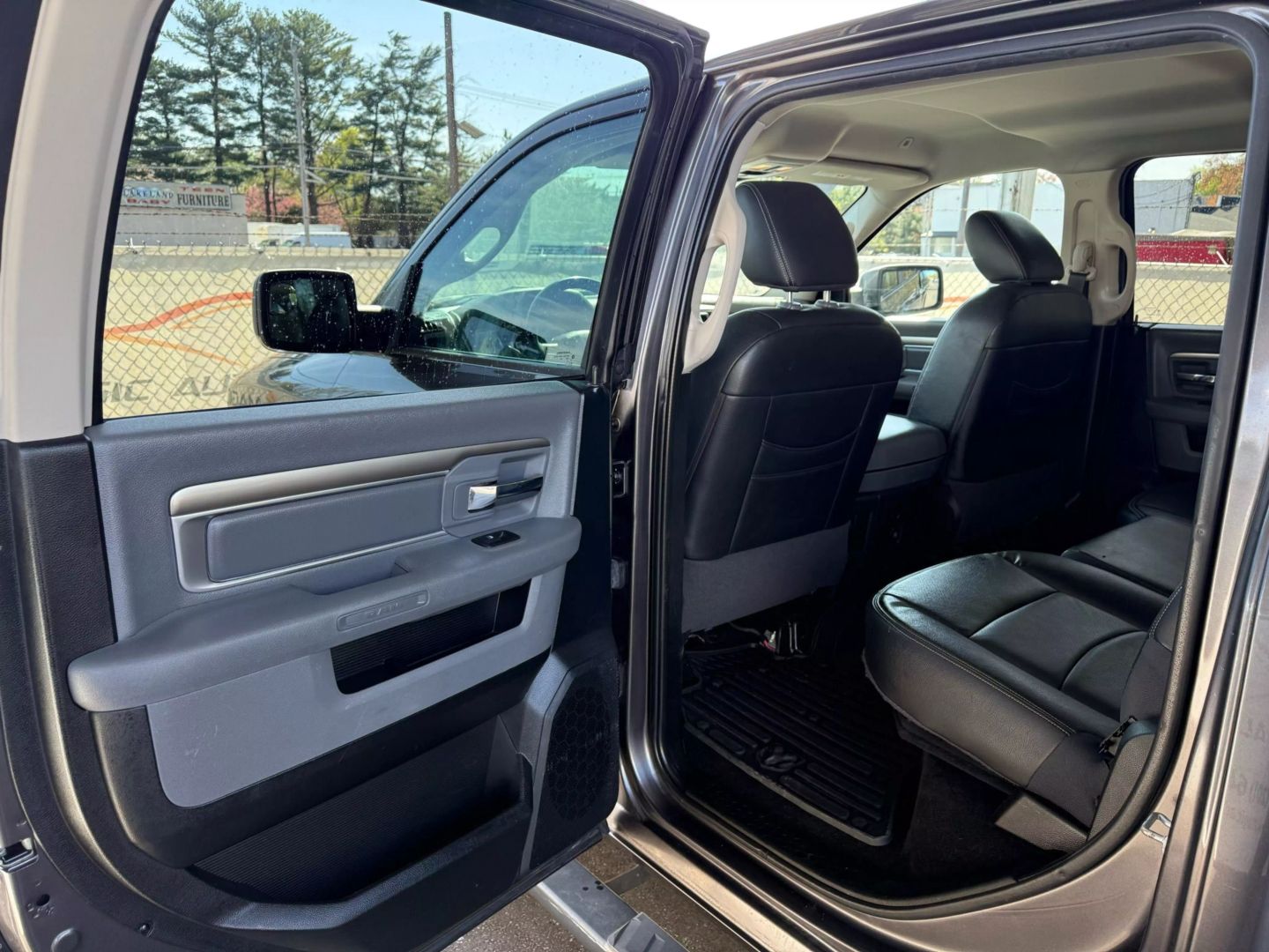 2017 Ram 1500 Crew Cab - Image 17