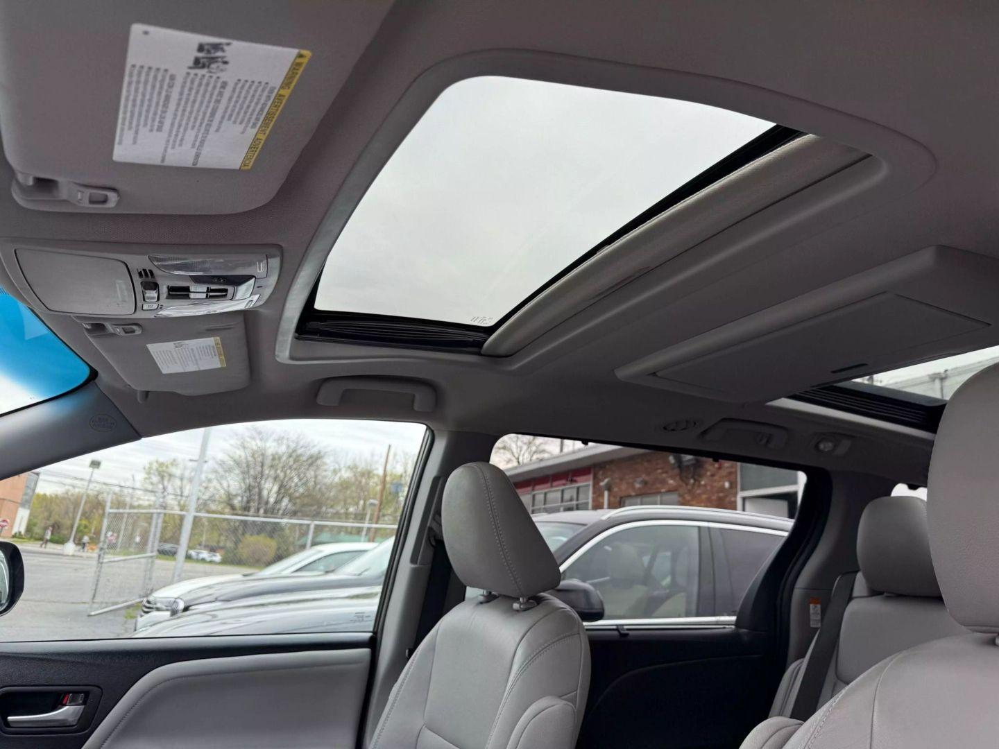 2017 Toyota Sienna - Image 40