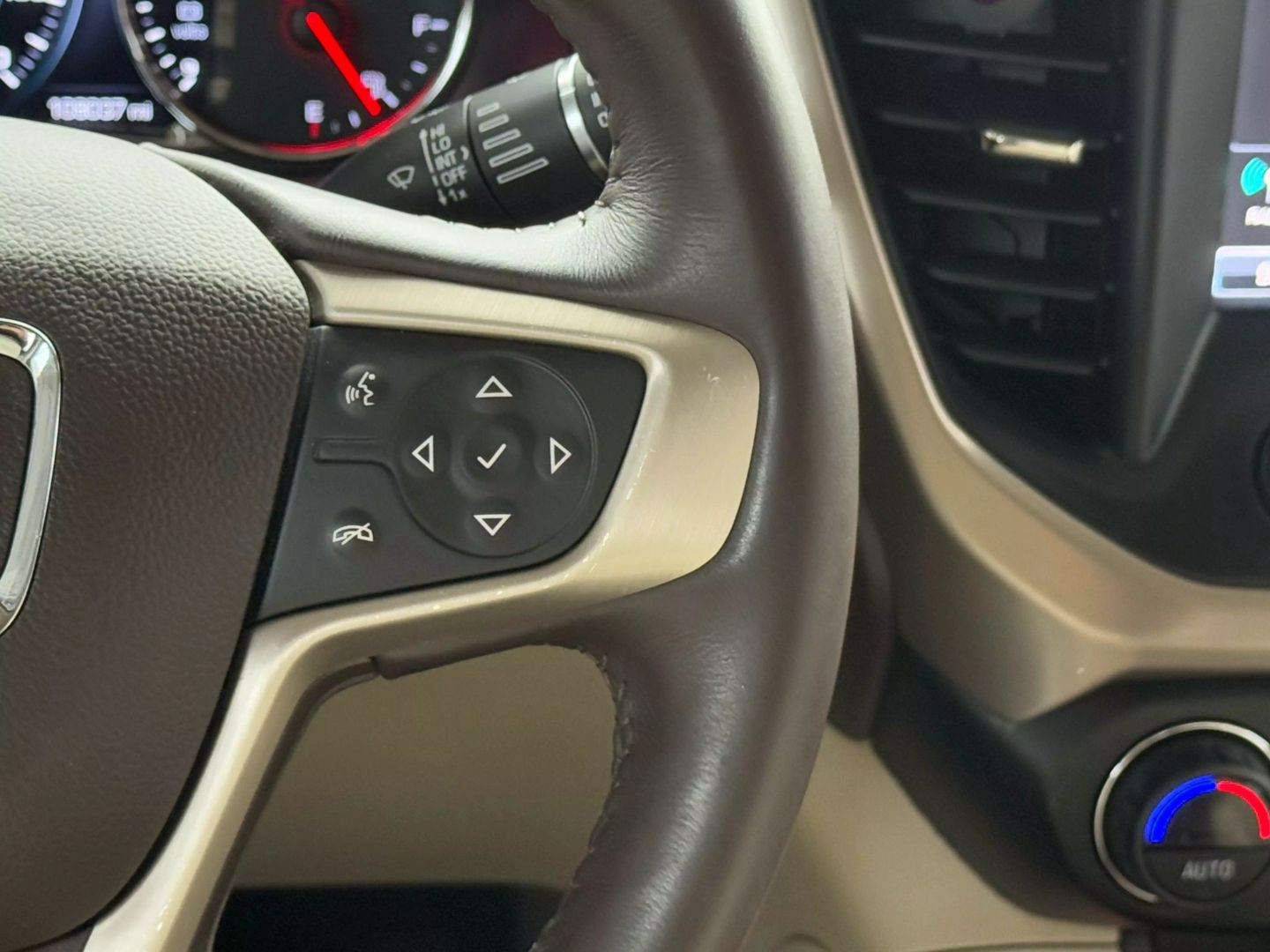2017 Gmc Acadia - Image 39