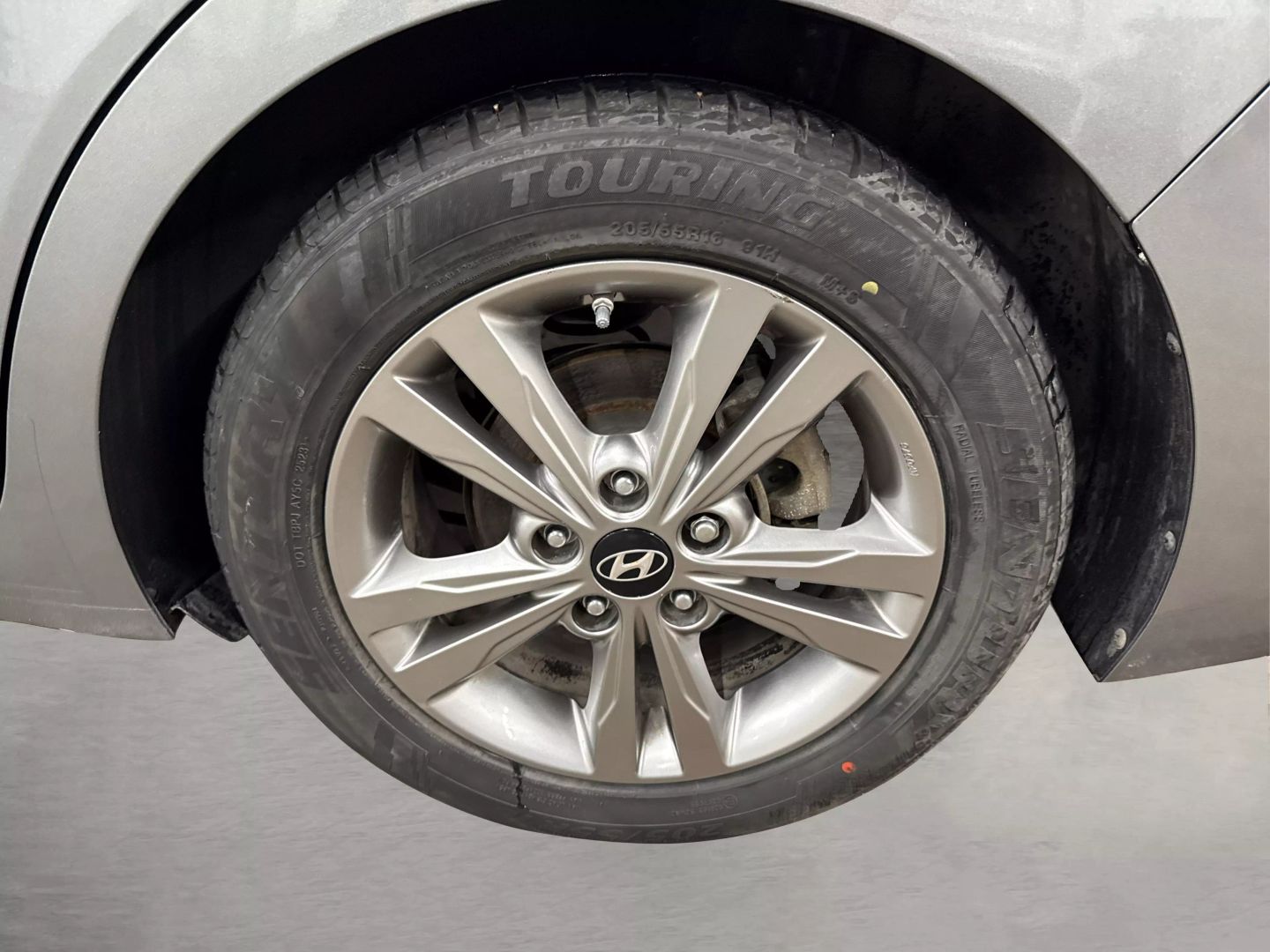 2018 Hyundai Elantra - Image 17