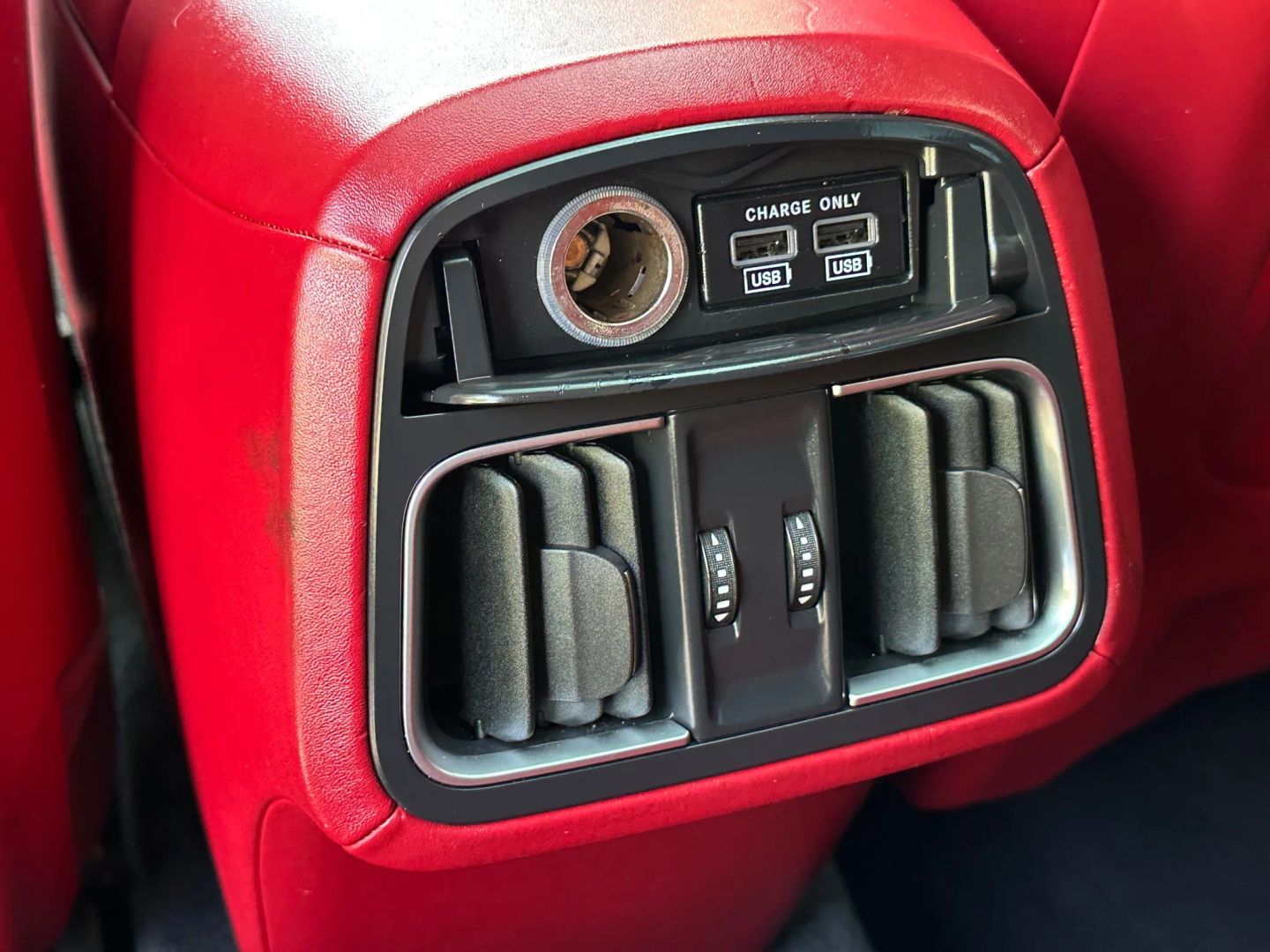 2017 Maserati Levante - Image 25
