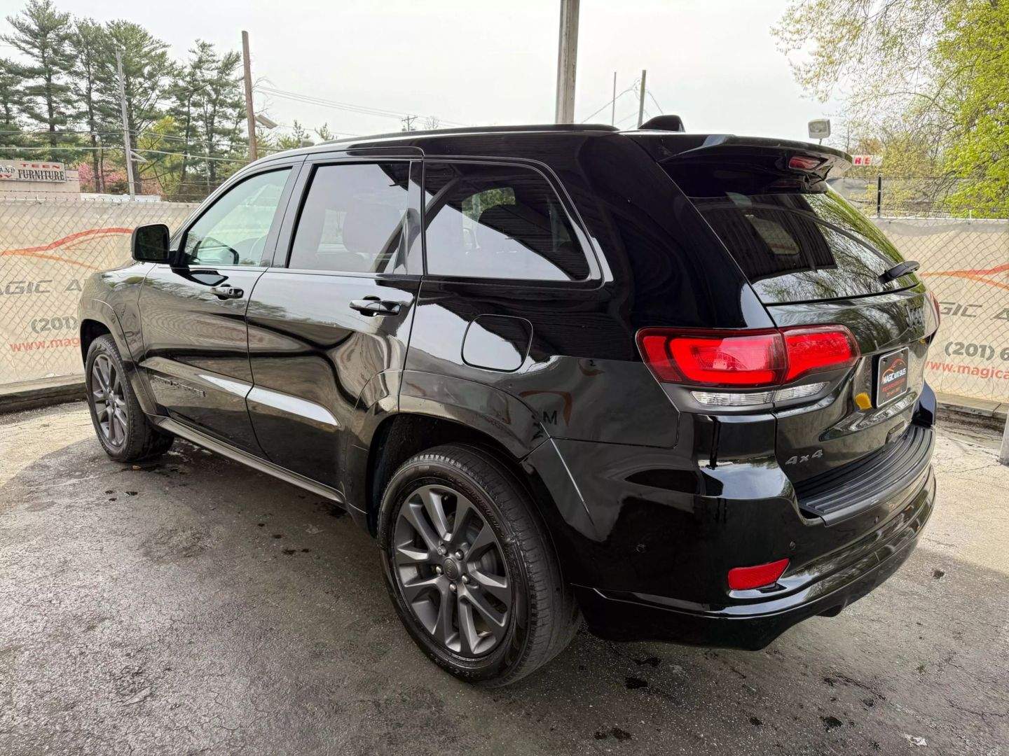 2018 Jeep Grand Cherokee - Image 12