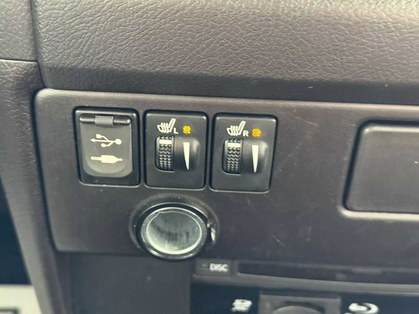 2017 Toyota Sienna - Image 28