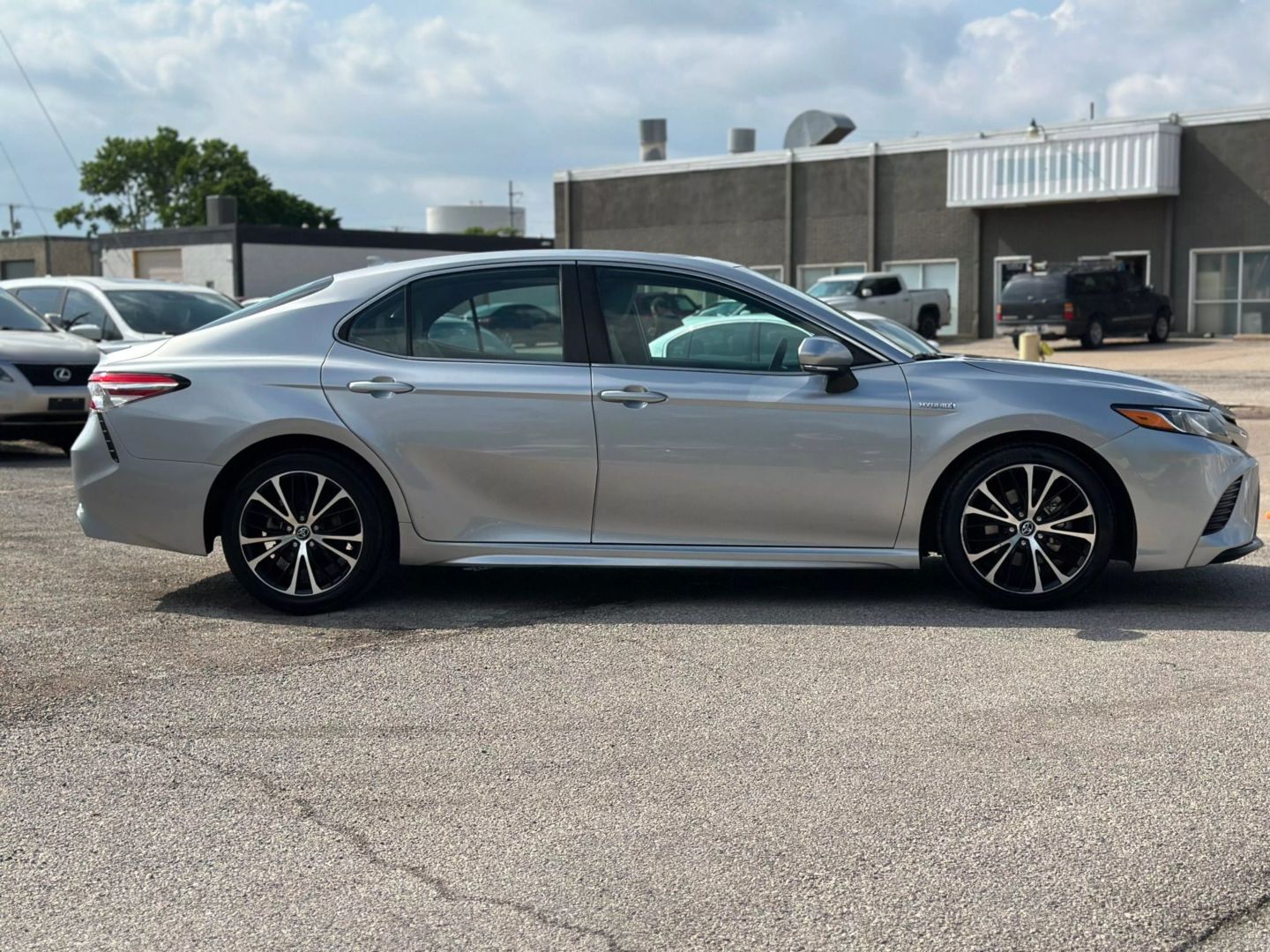 2020 Toyota Camry Hybrid - Image 8