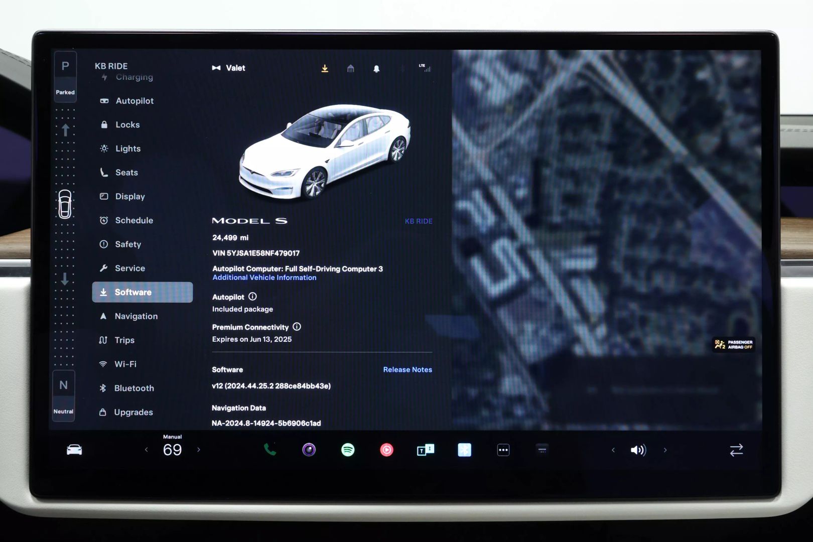 2022 Tesla Model S - Image 27