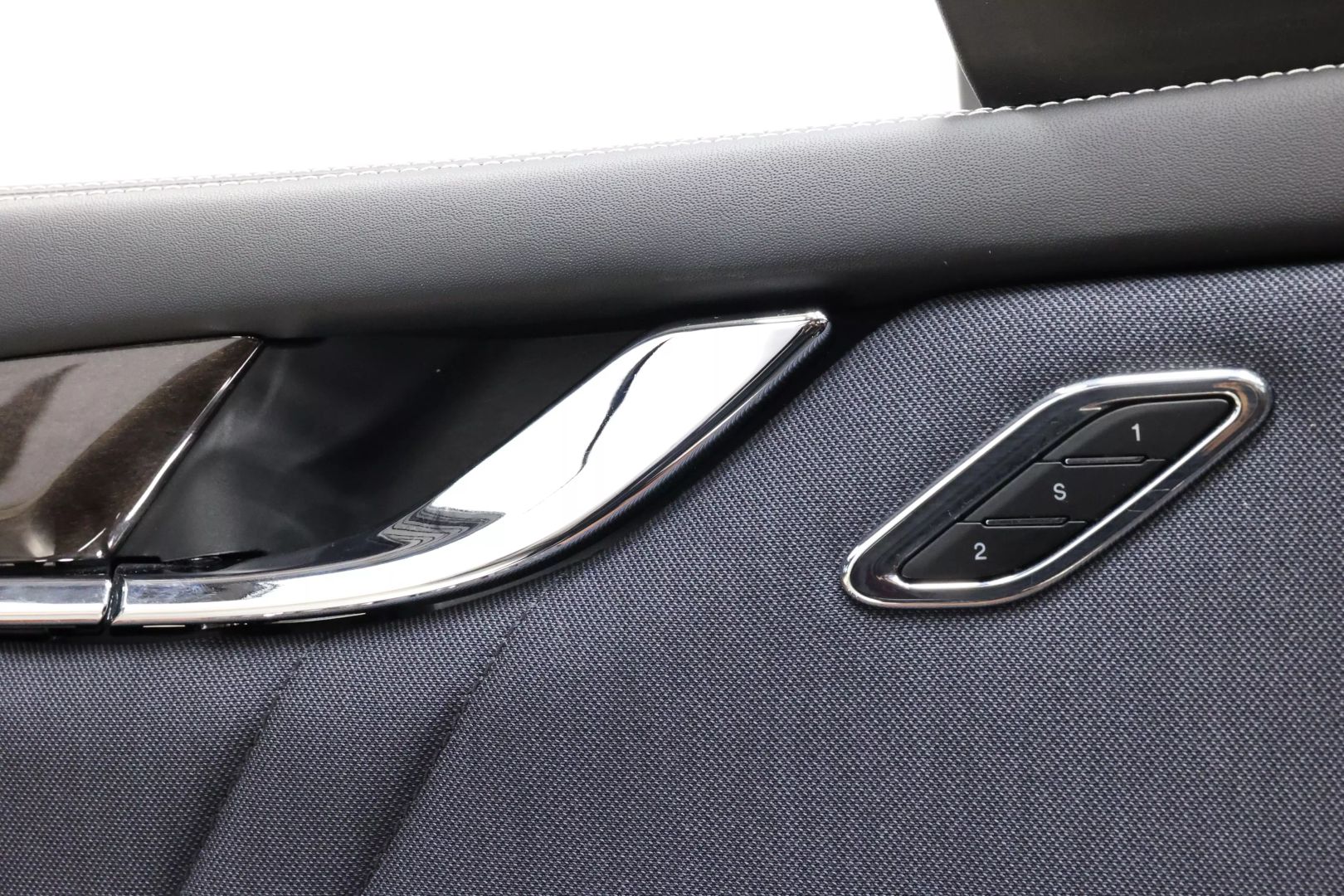 2018 Maserati Quattroporte - Image 11