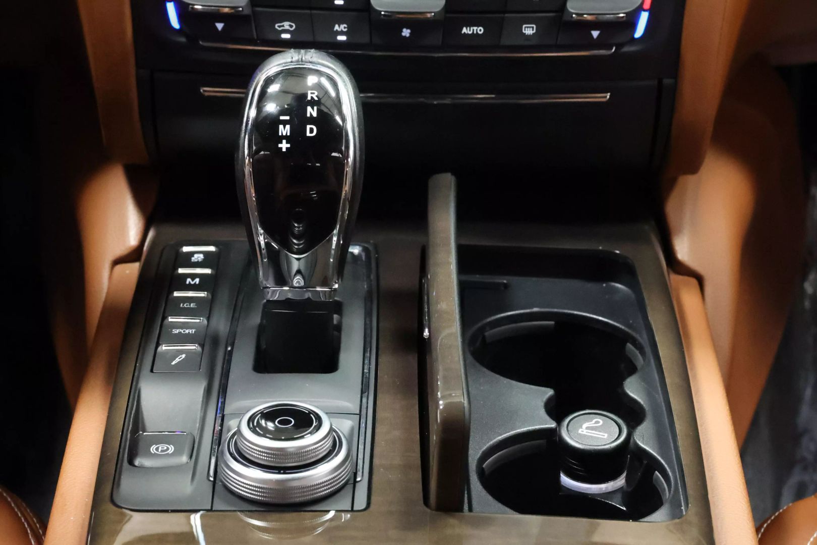 2018 Maserati Quattroporte - Image 40
