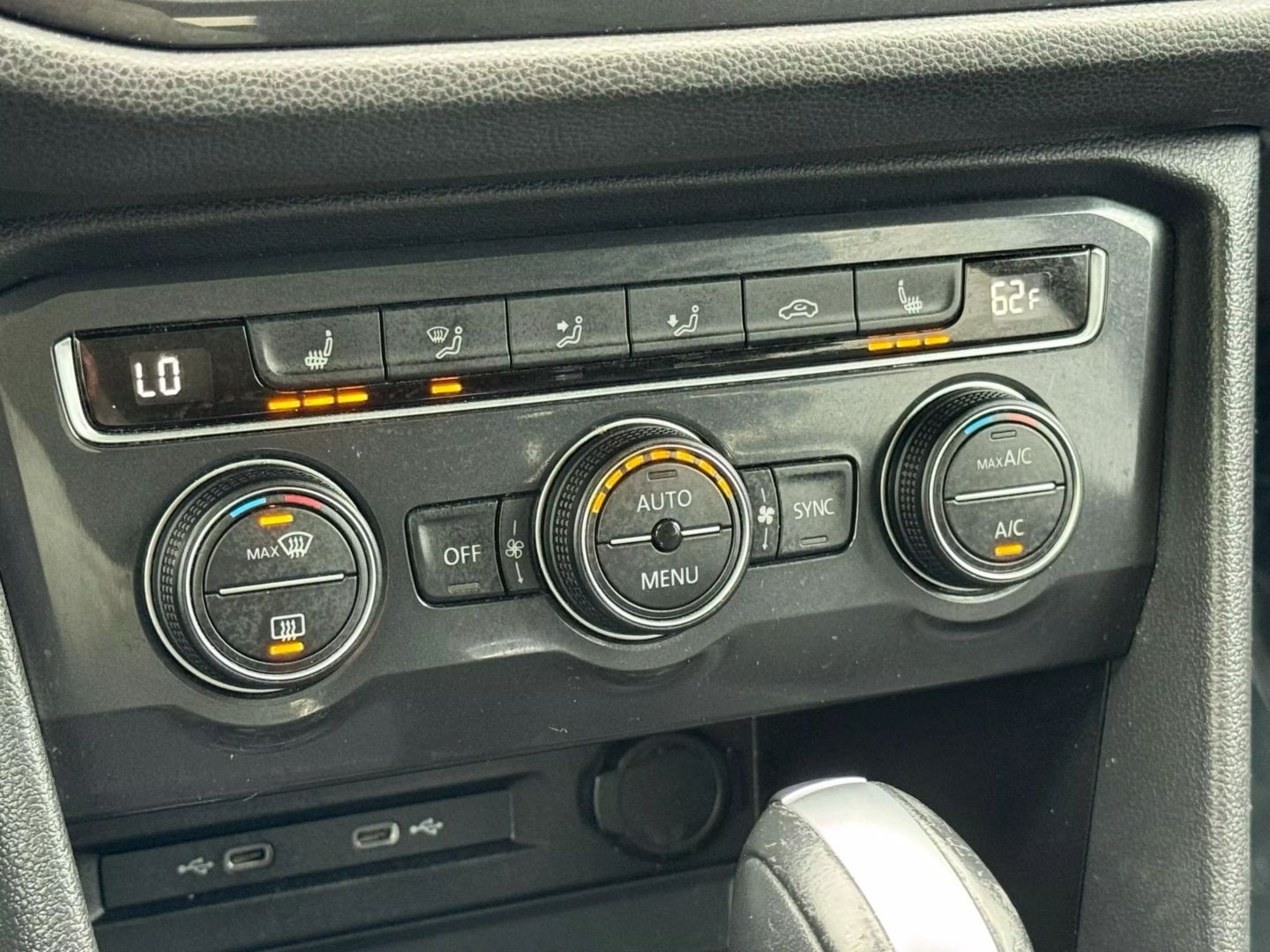 2021 Volkswagen Tiguan - Image 43