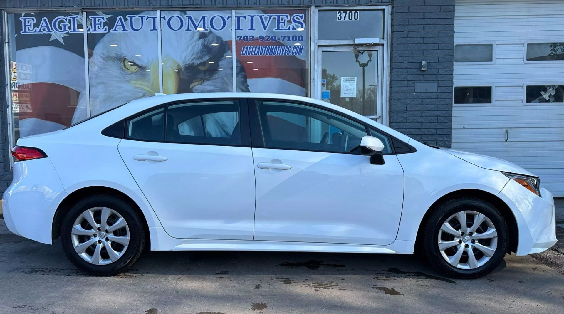 Used 2020 Toyota Corolla LE with VIN 5YFEPRAE9LP092719 for sale in Arlington, VA