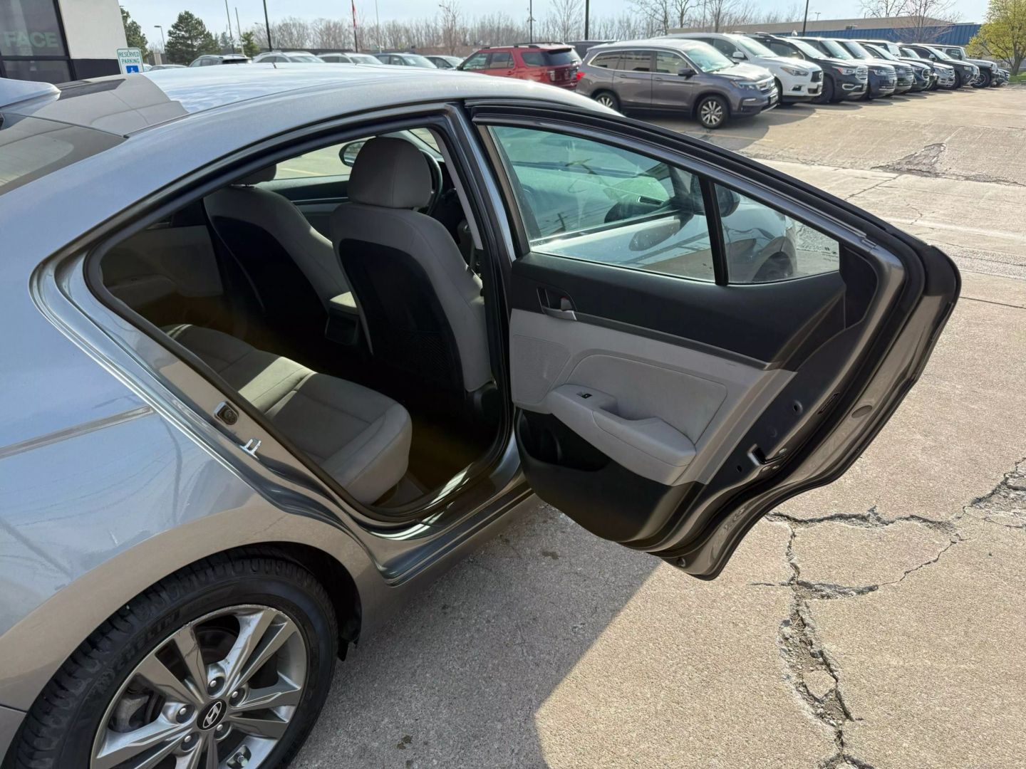 2018 Hyundai Elantra - Image 20