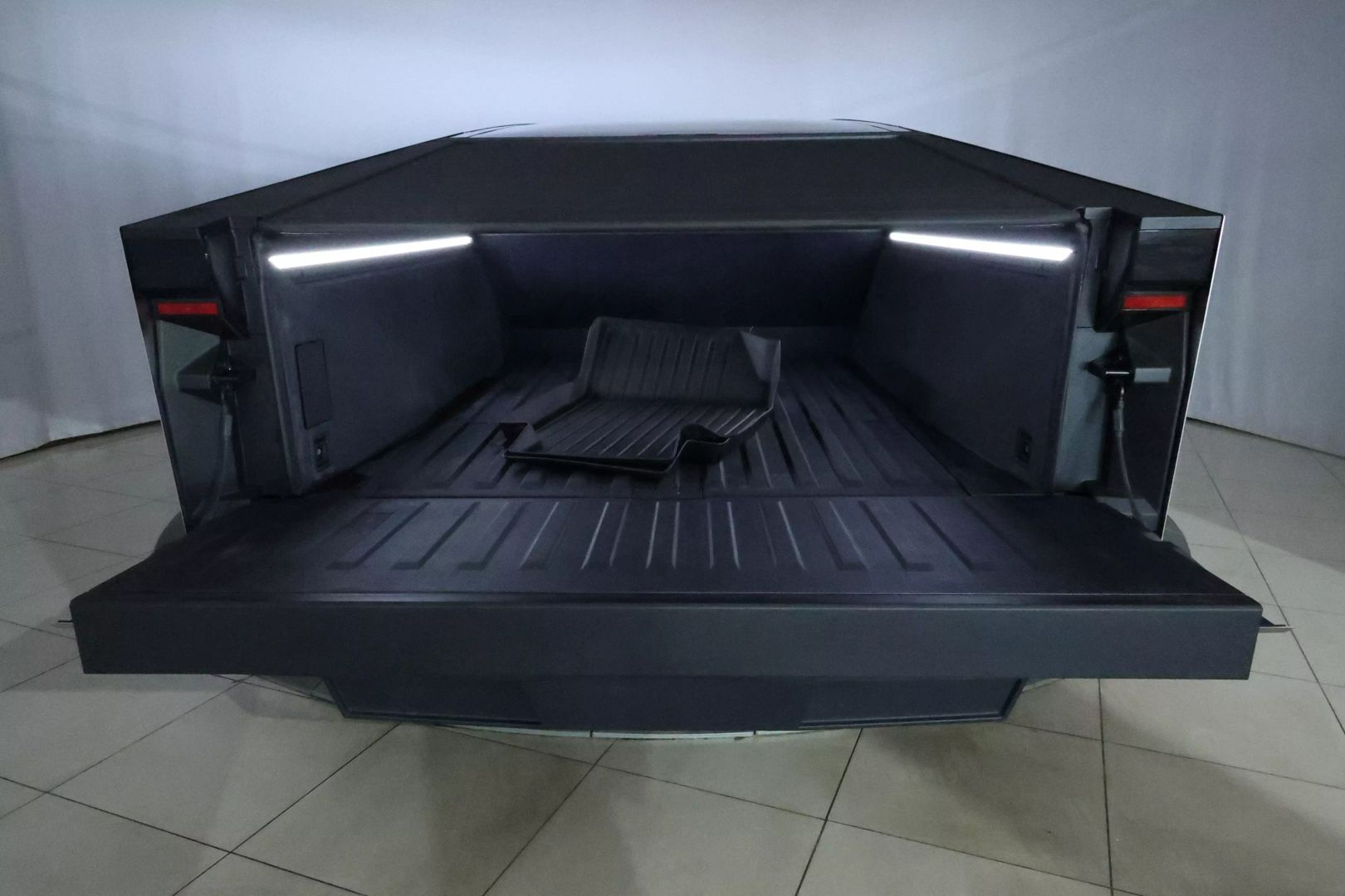2024 Tesla Cybertruck - Image 78