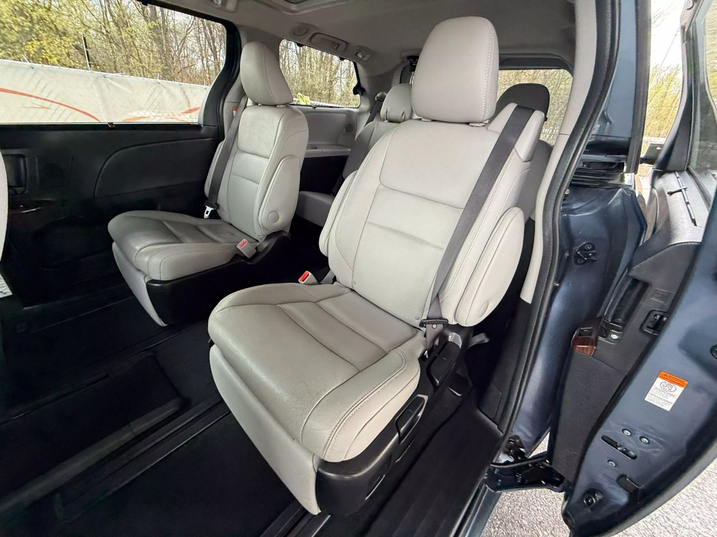 2017 Toyota Sienna - Image 18